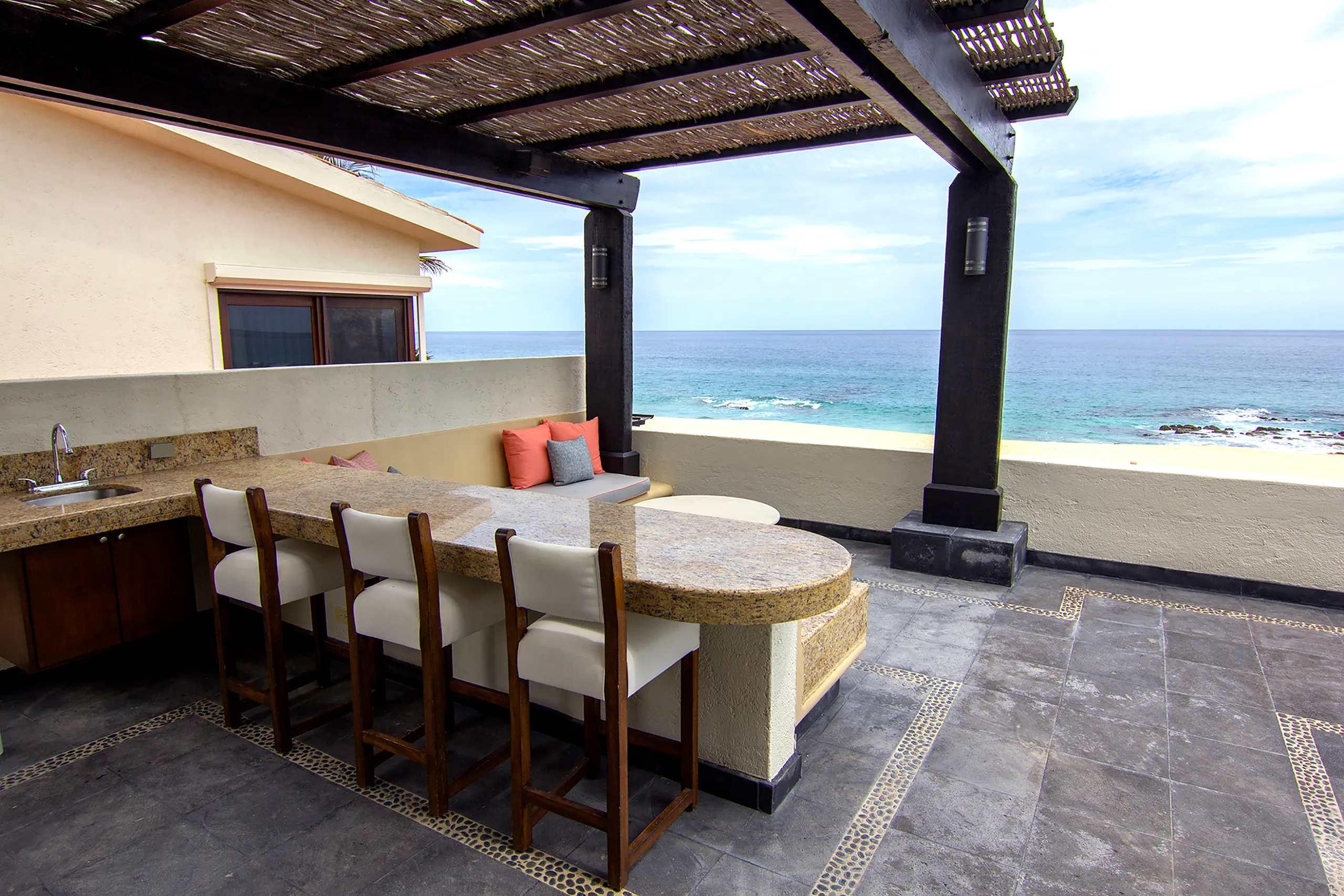 Cabo Real Luxury Estate with Infinity Pool and Ocean Views — photograph 10