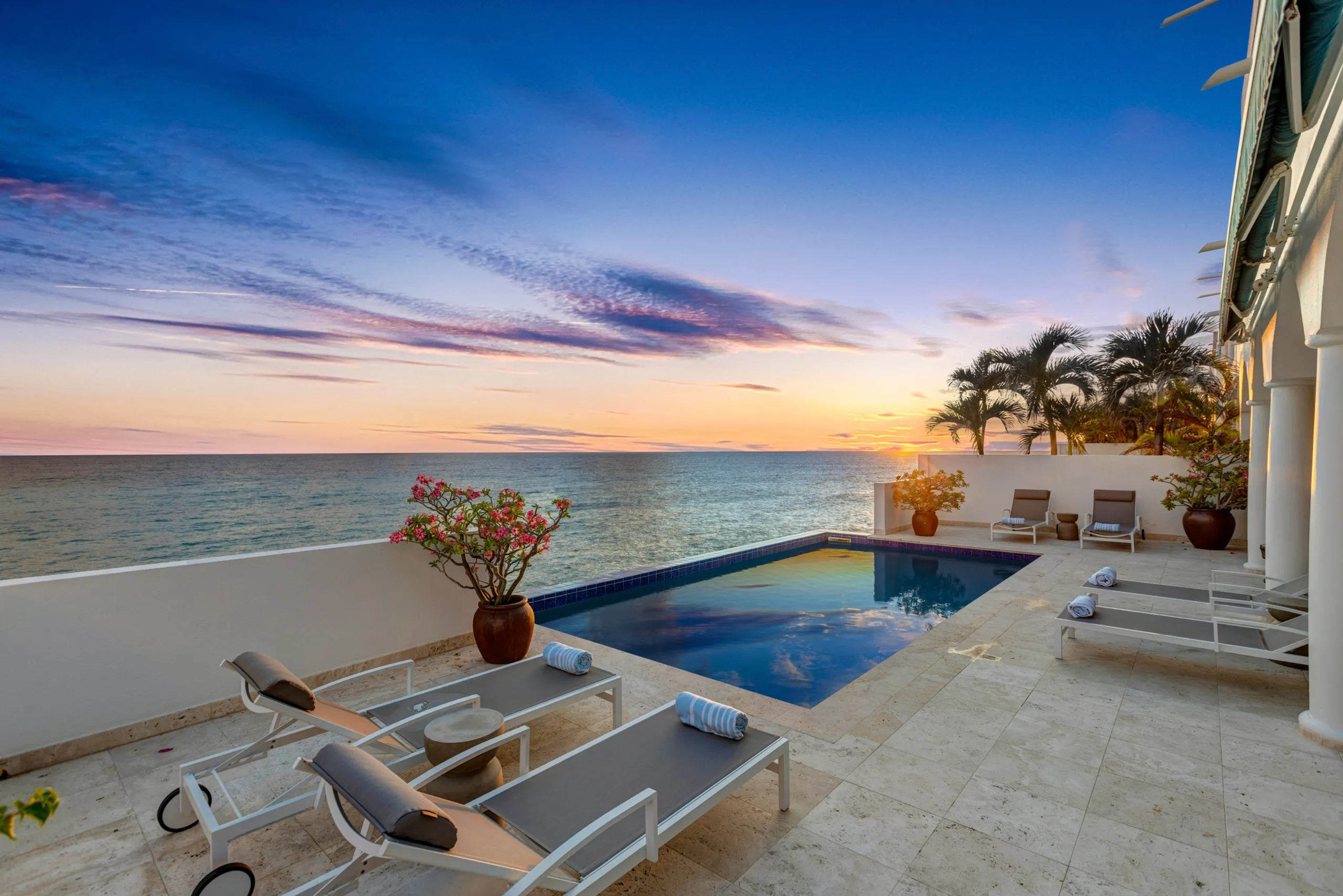 Saint Martin Light-filled Impeccably Designed Villa with Ocean View and Pool — photograph 10
