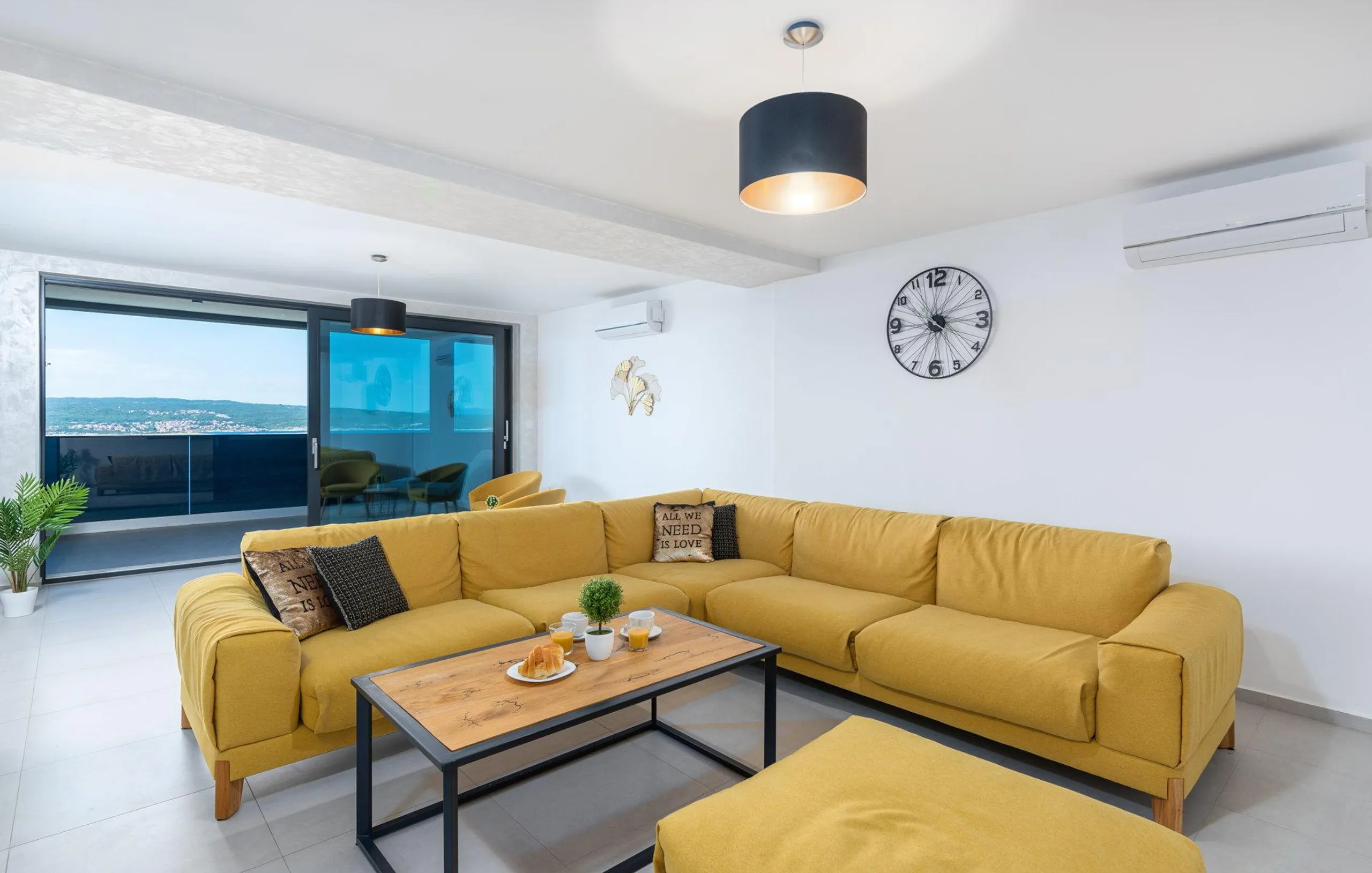 Outstanding Villa with Heated Pool and Breathtaking Sea Views — photograph 7