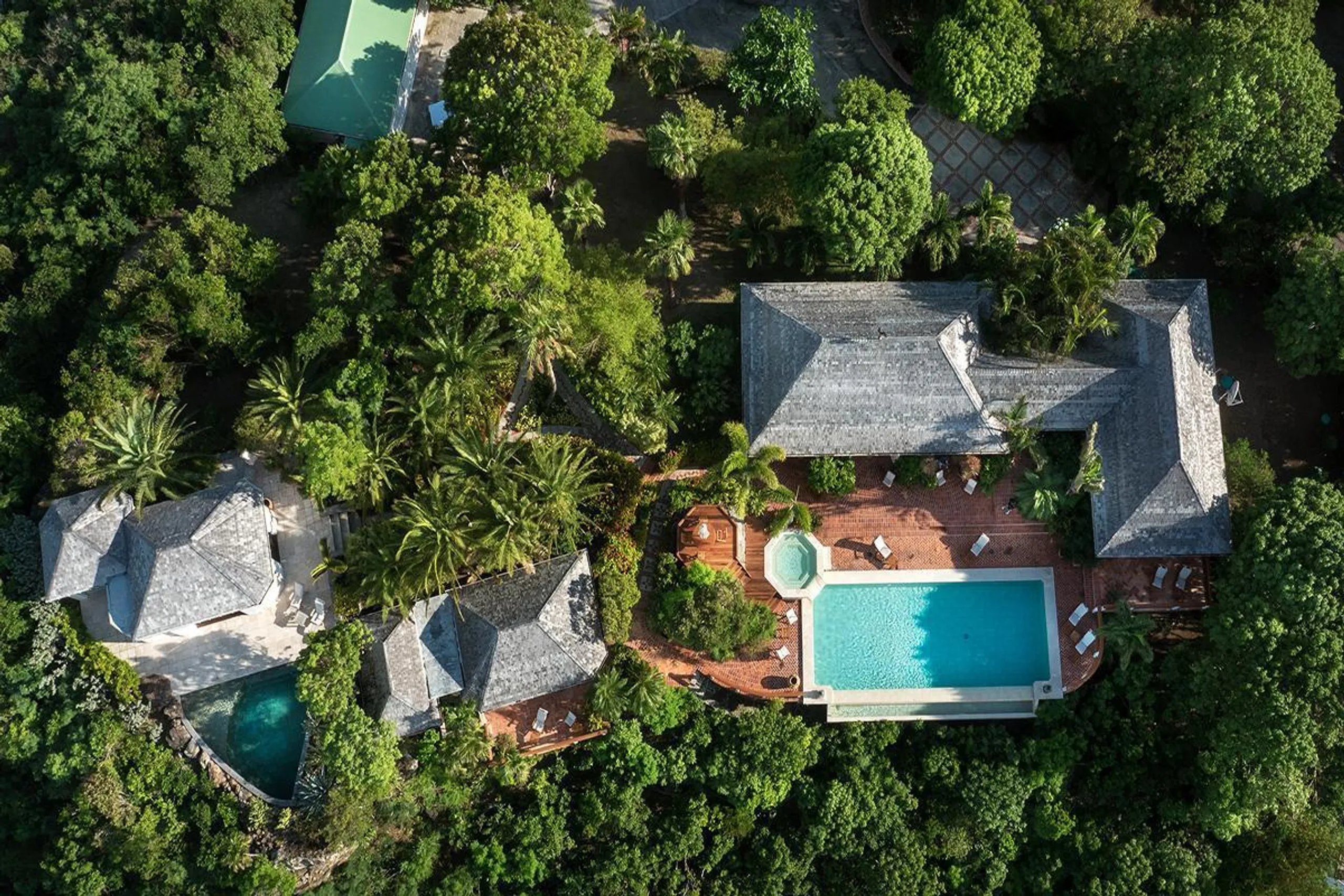 Stunning Oceanside Estate with Private Pool and Jacuzzi — photograph 3