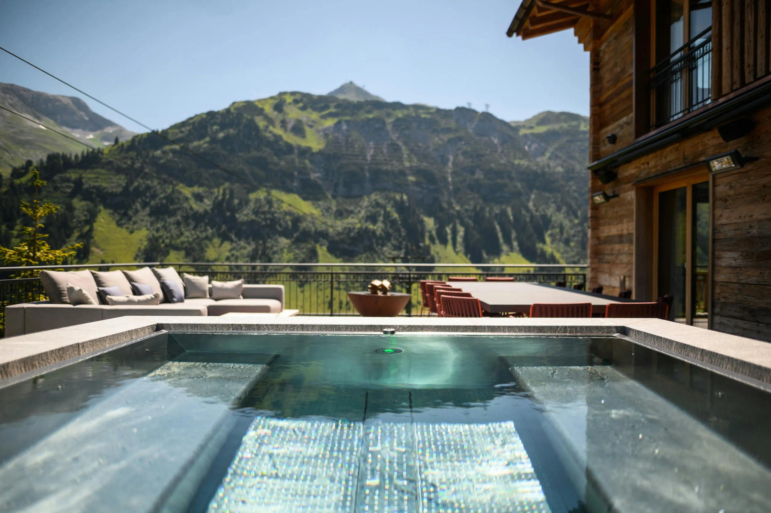 Grand Luxury Lech Chalet with Private Pool and Entertainment Room — photograph 4