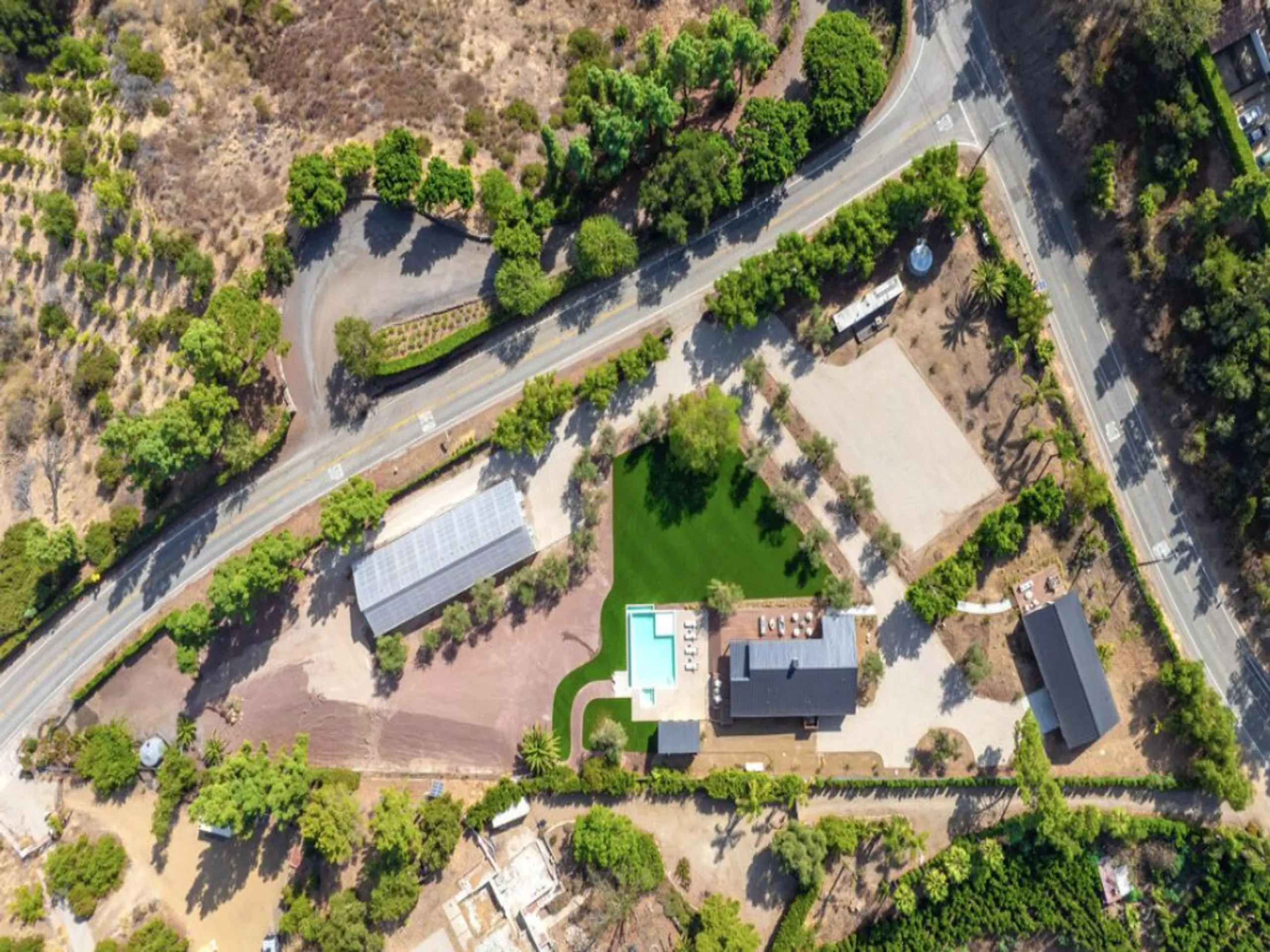 Architectural Malibu Farmhouse with Creative Studio, Pool & Two-Acre Ground — photograph 5