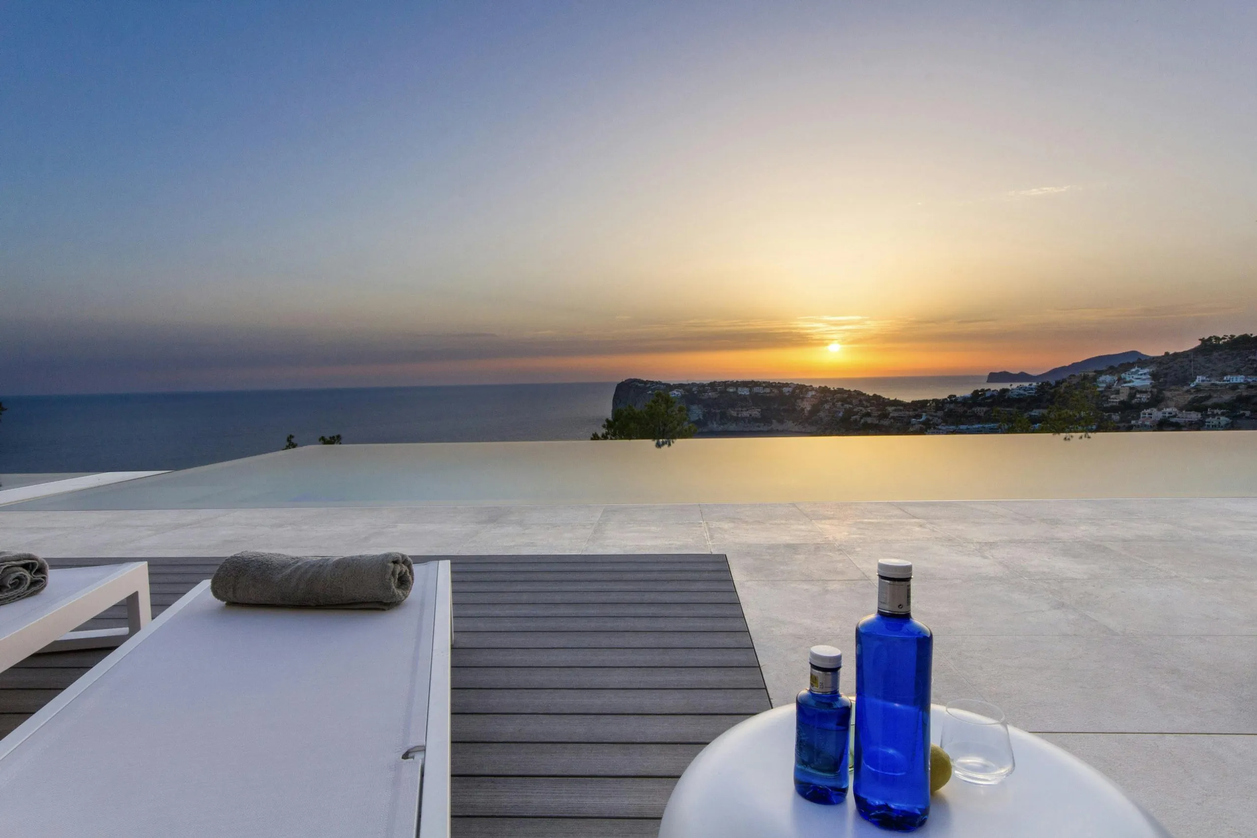 Opulent Mallorca Villa with Infinity Pool and Ocean Views — photograph 11