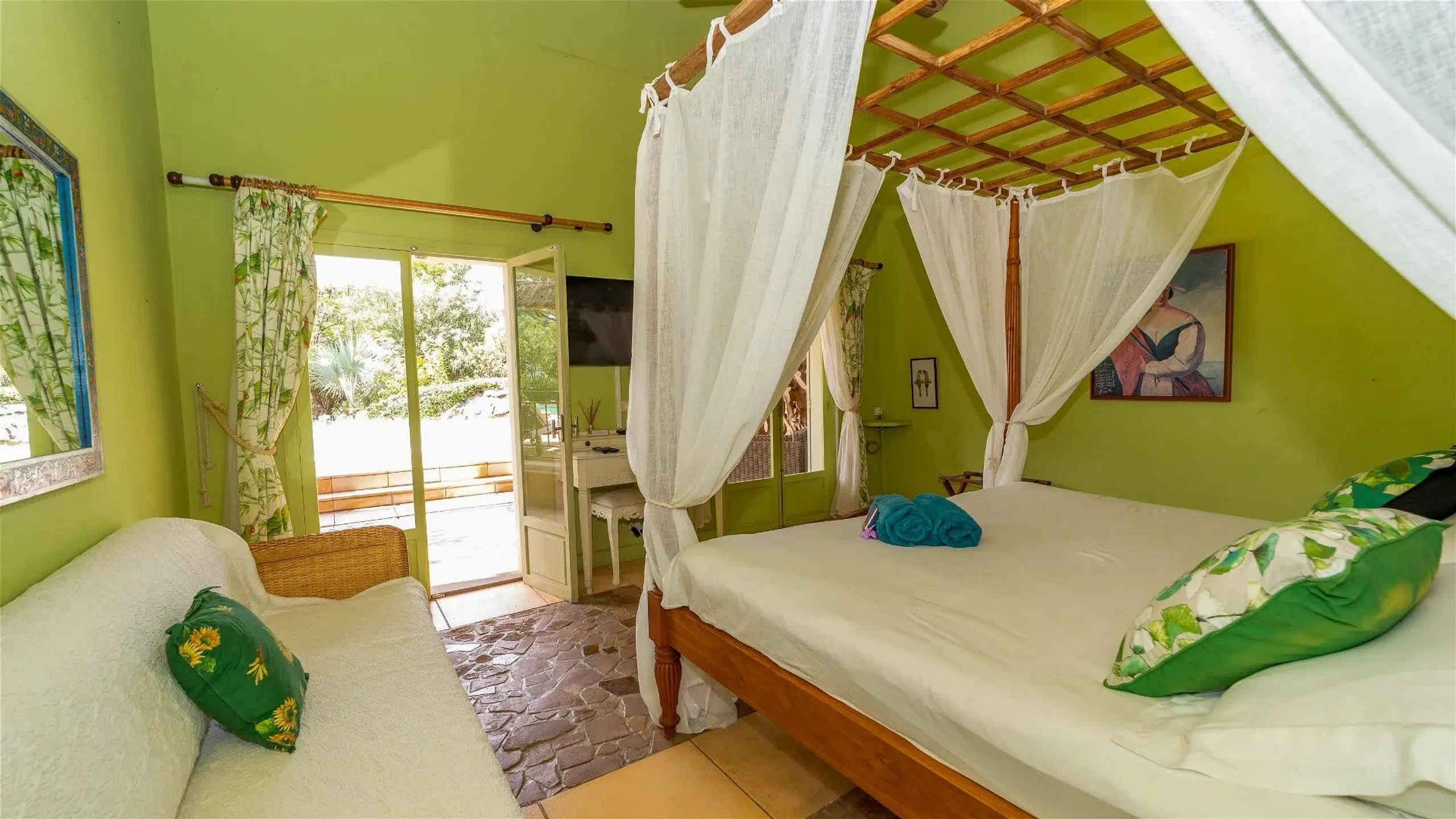 Traditional Tropical Villa with Invigorating Pool — photograph 7