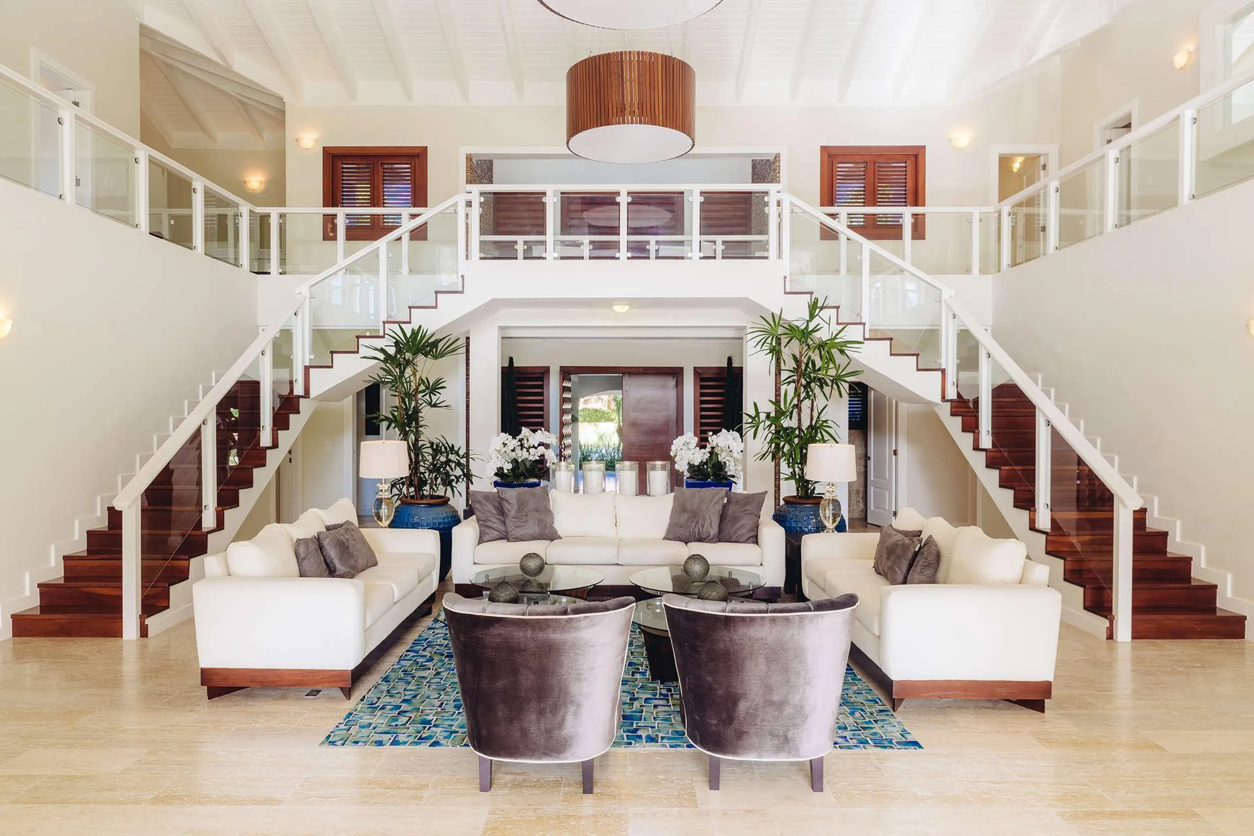 Elegant Two-Story Villa with Private Pool and Golf Course Views — photograph 6
