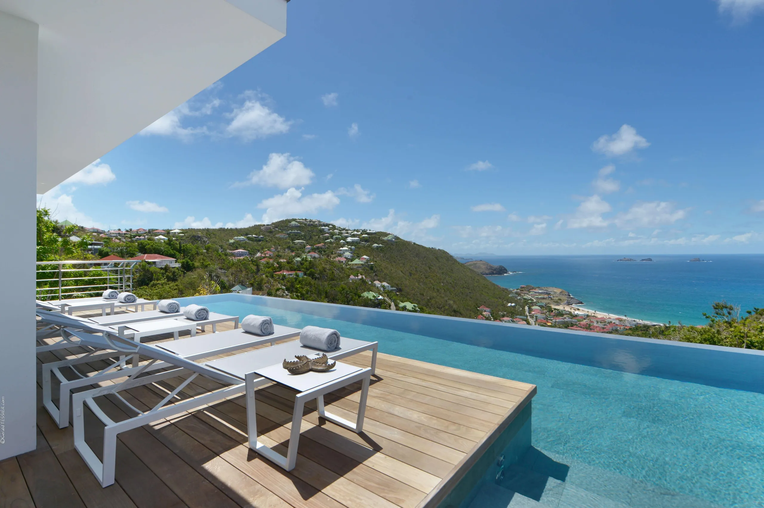 Luxe Hillside Haven with Infinity Pool and Panoramic Ocean Views — photograph 7