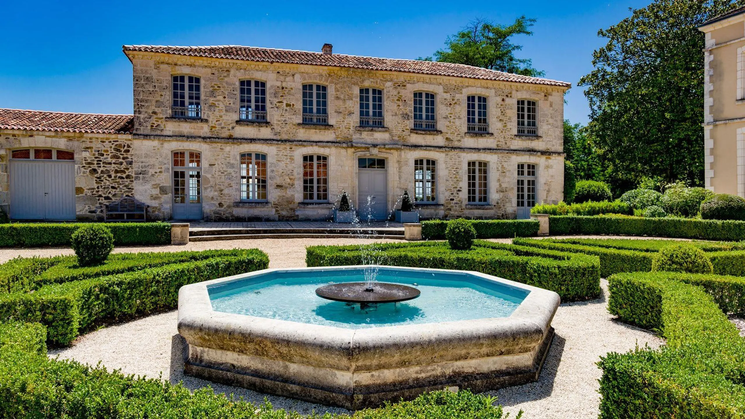 Historic Estate with Orangerie & Pool In Périgord Countryside — photograph 6