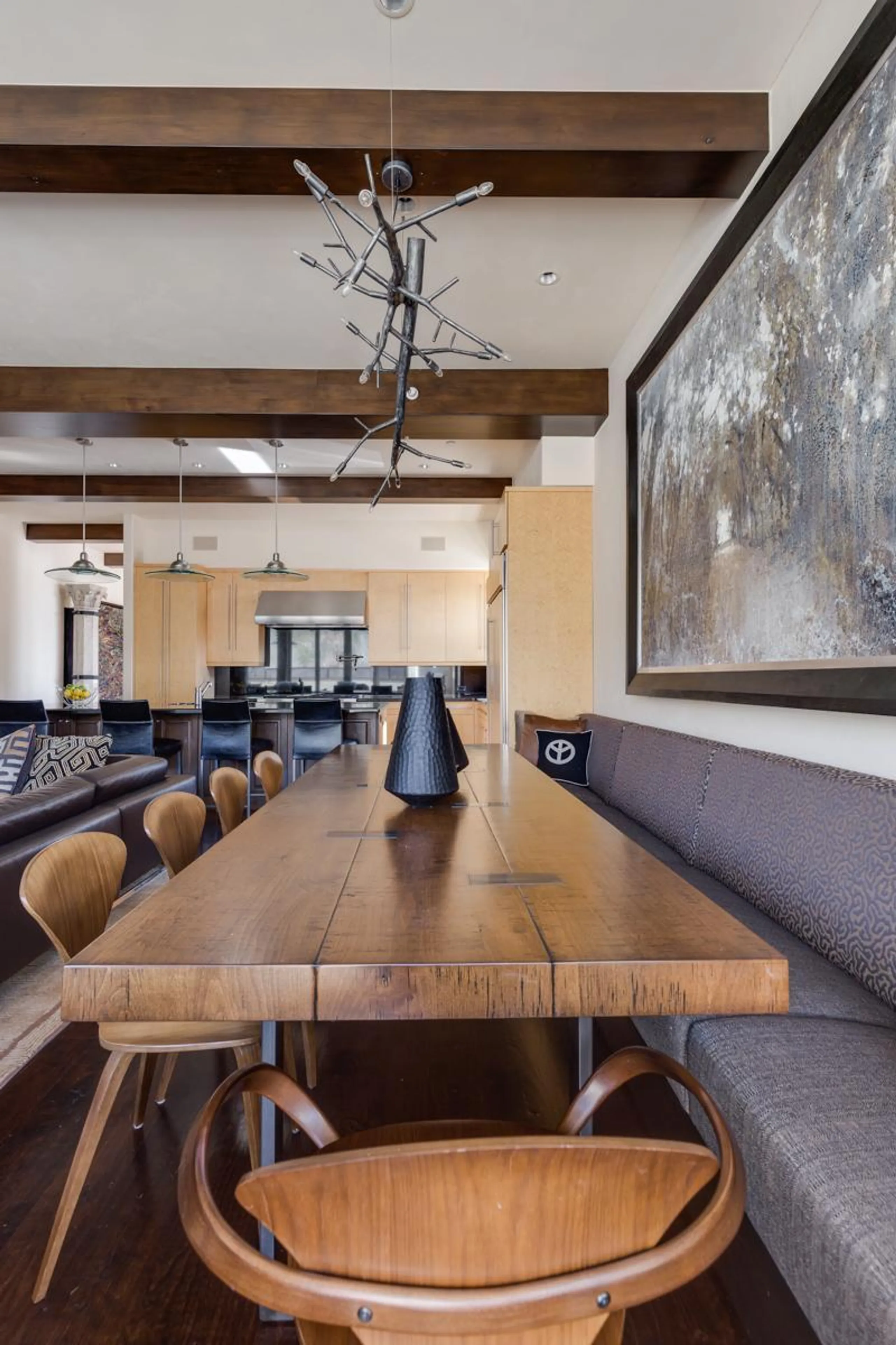 Contemporary Ketchum Condo with Fireplace and Mountain Views — photograph 10