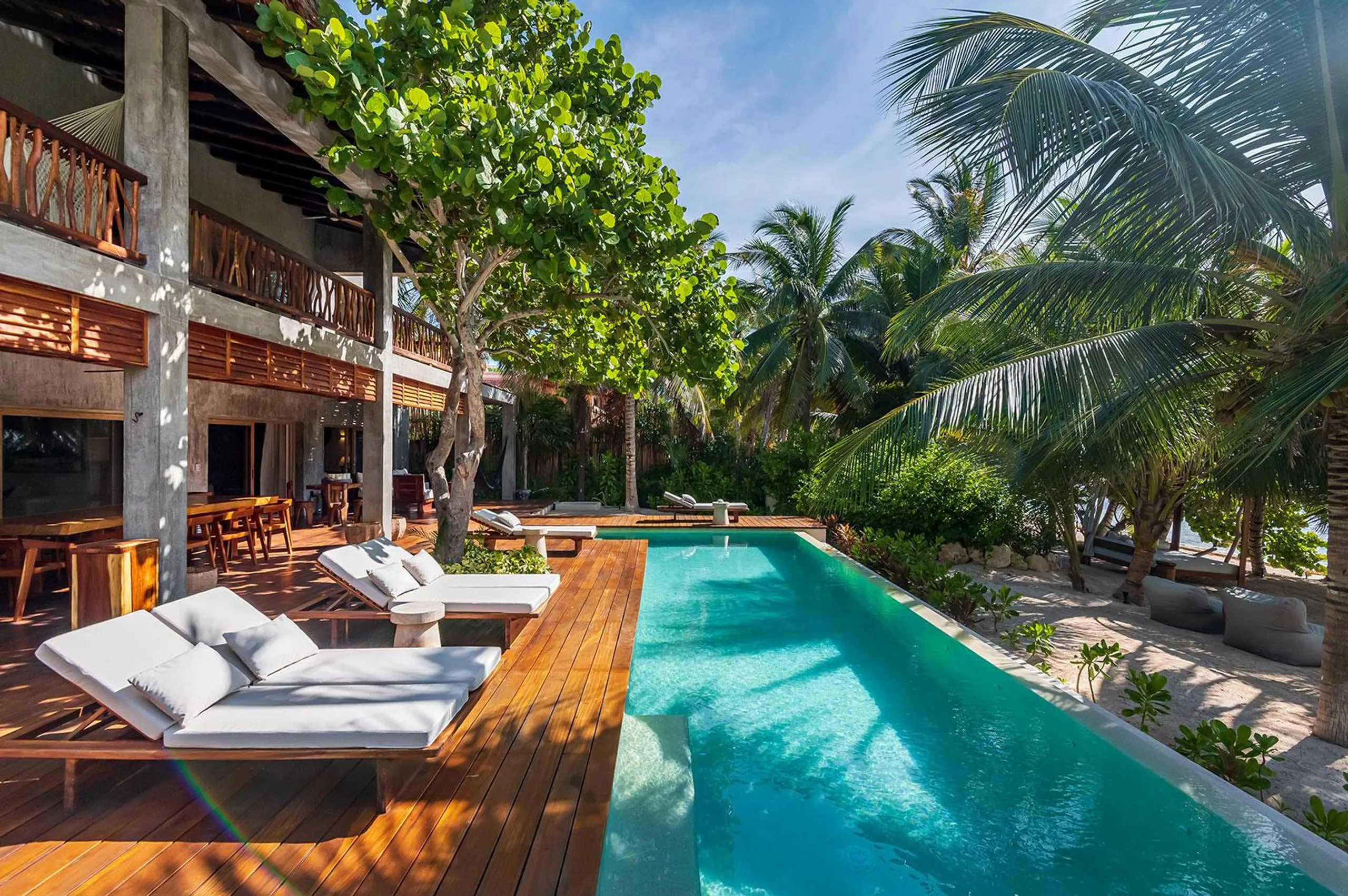 A Majestic Retreat with Pool, Mountain Vistas, and Oceanfront Splendor VILLAWAY® — photograph 2