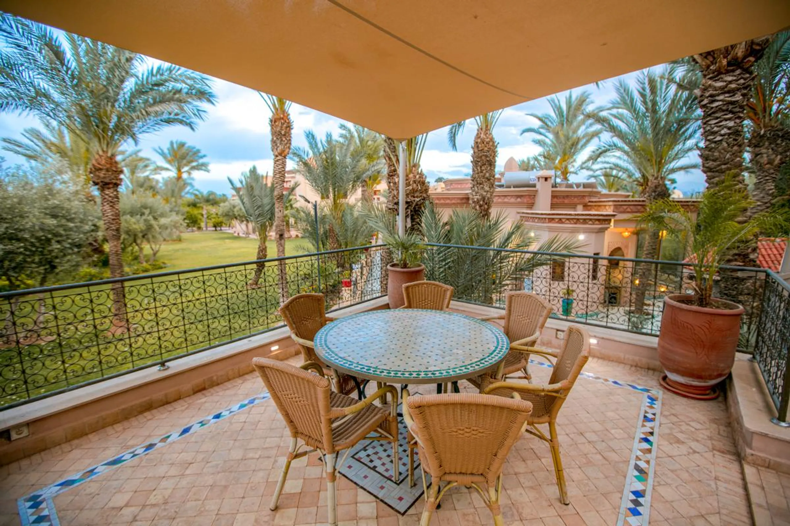 Grandiose Moroccan Villa with Private Pool and Terraces — photograph 9