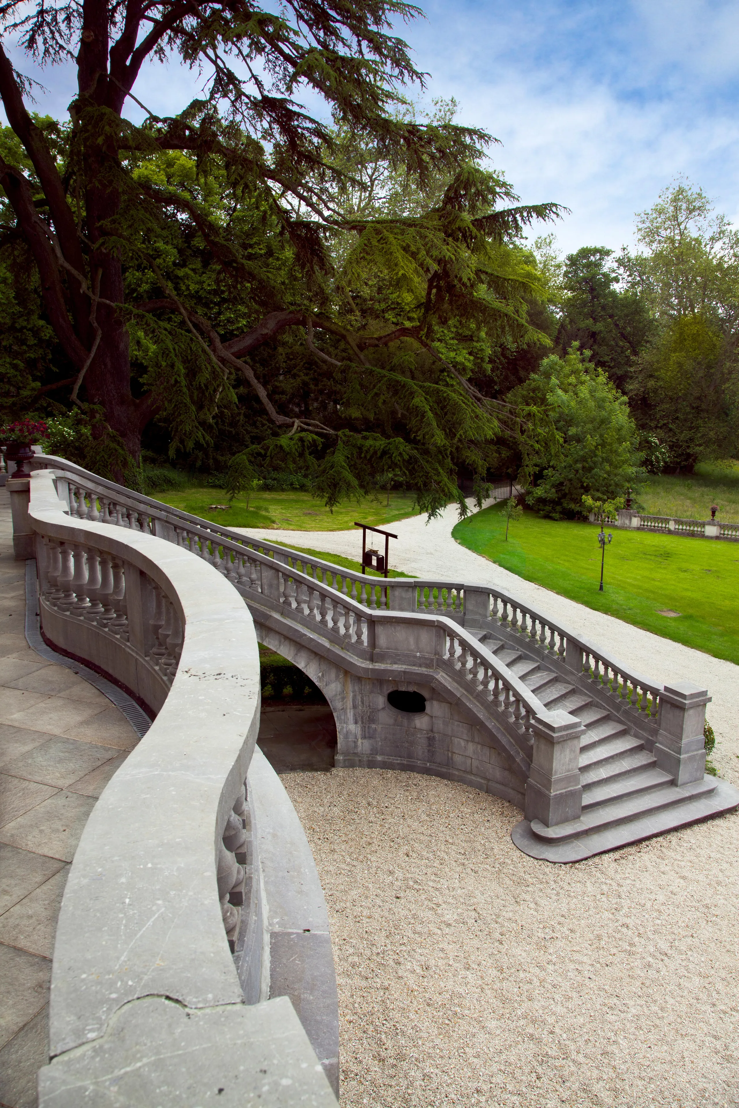 Unveiling Elegance  Retreat with 5 Suites and Breathtaking Garden — photograph 6