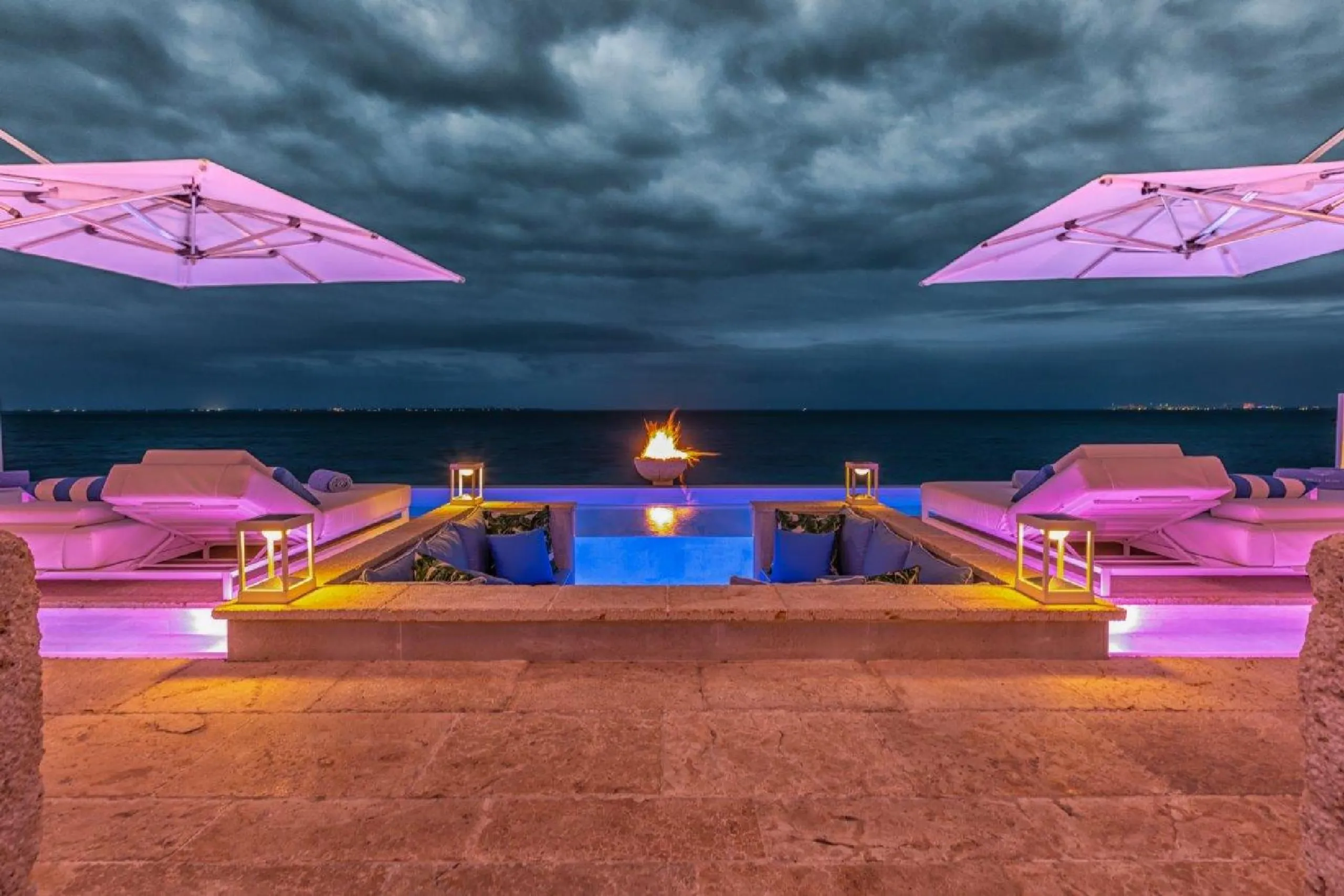 Luxe Oceanfront Cancun Estate with Infinity Pool — photograph 7