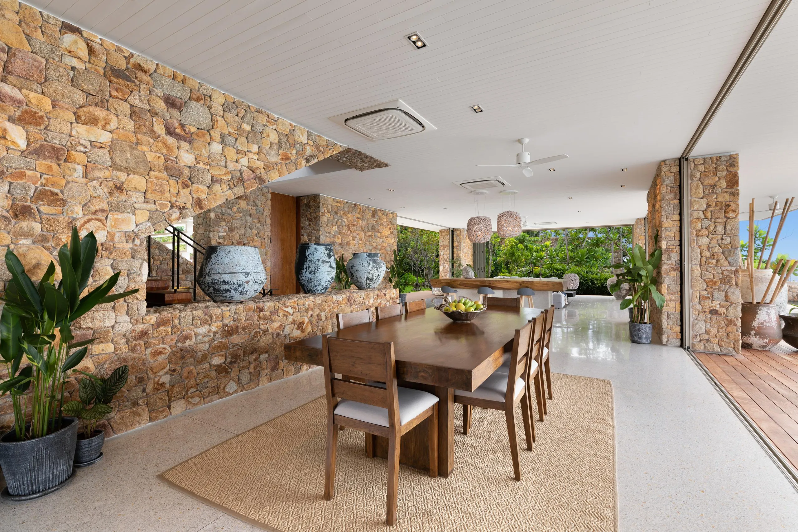 Breathtaking Oceanview Villa with Infinity Pool & Chef Service — photograph 7