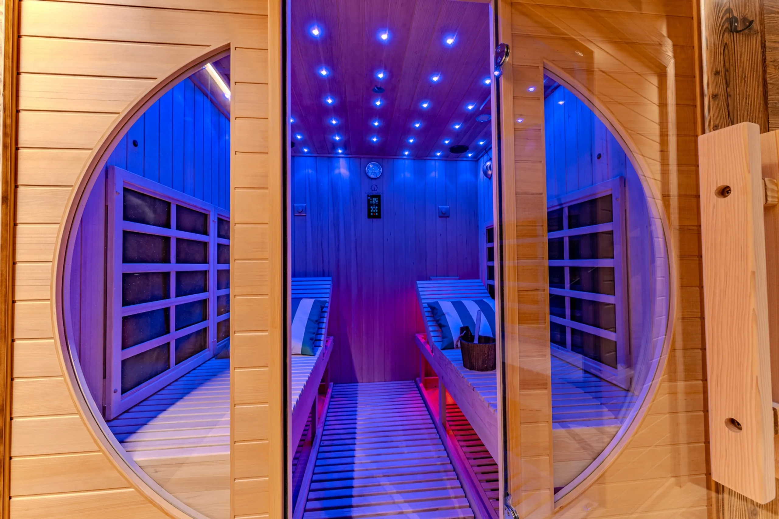 Relaxing Chalet with Sauna, Jacuzzi and Parking in Megeve — photograph 6