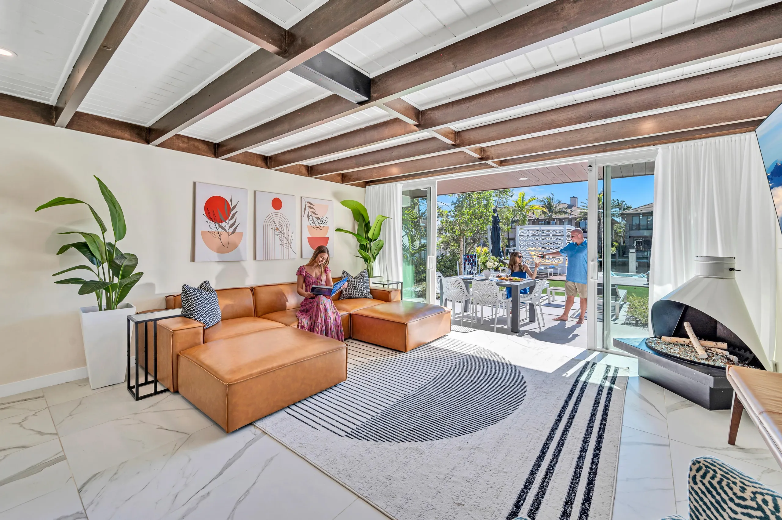 Abundant Modern Villa with Two Heated Pools — photograph 10