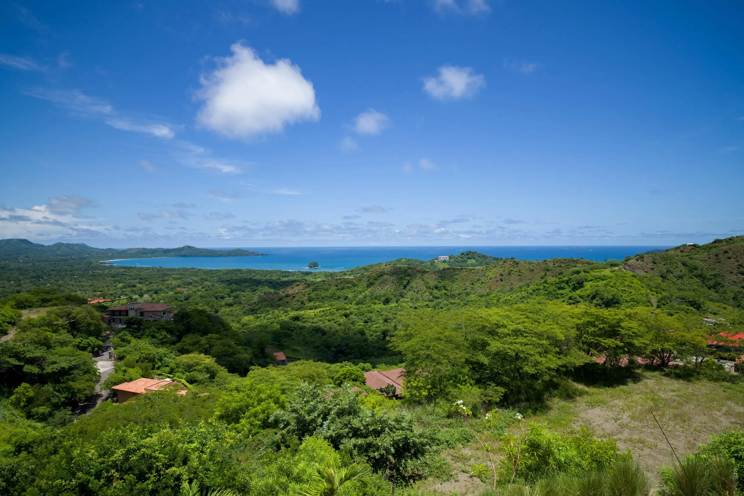 Majestic Oceanview Villa with Infinity Pool, Movie Theater, and Game Room — photograph 12