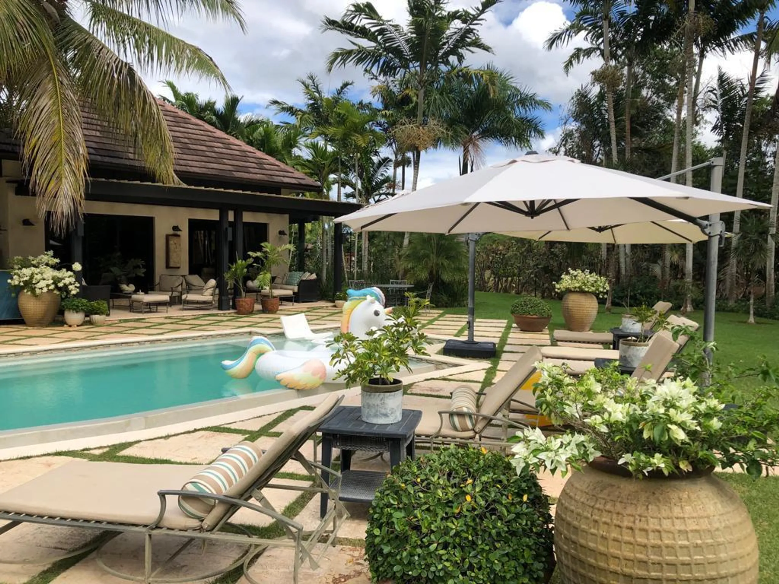 Superb Tropic Retreat with Private Pool and Garden Grounds, La Romana