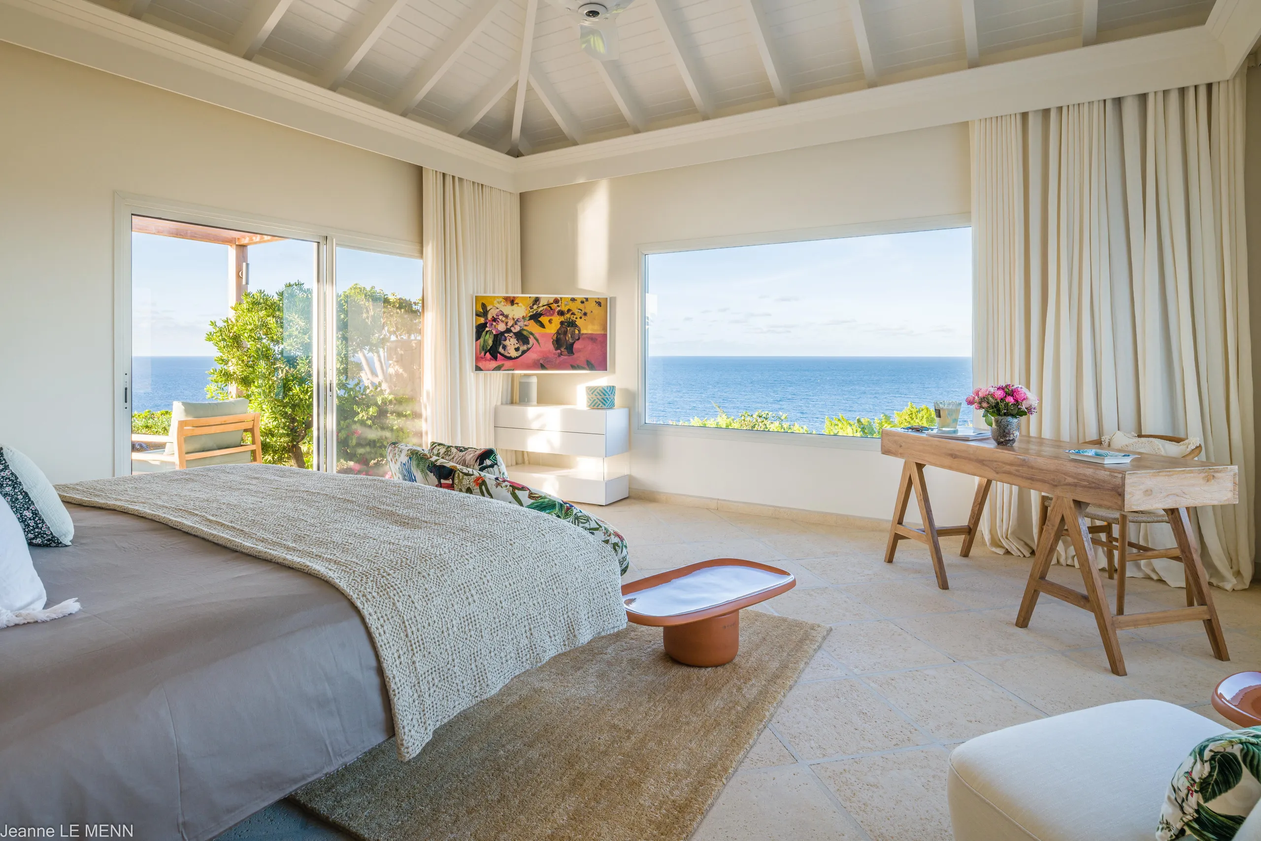 Elegant Seaview Villa with Infinity Pool and Walks to Beach — photograph 10