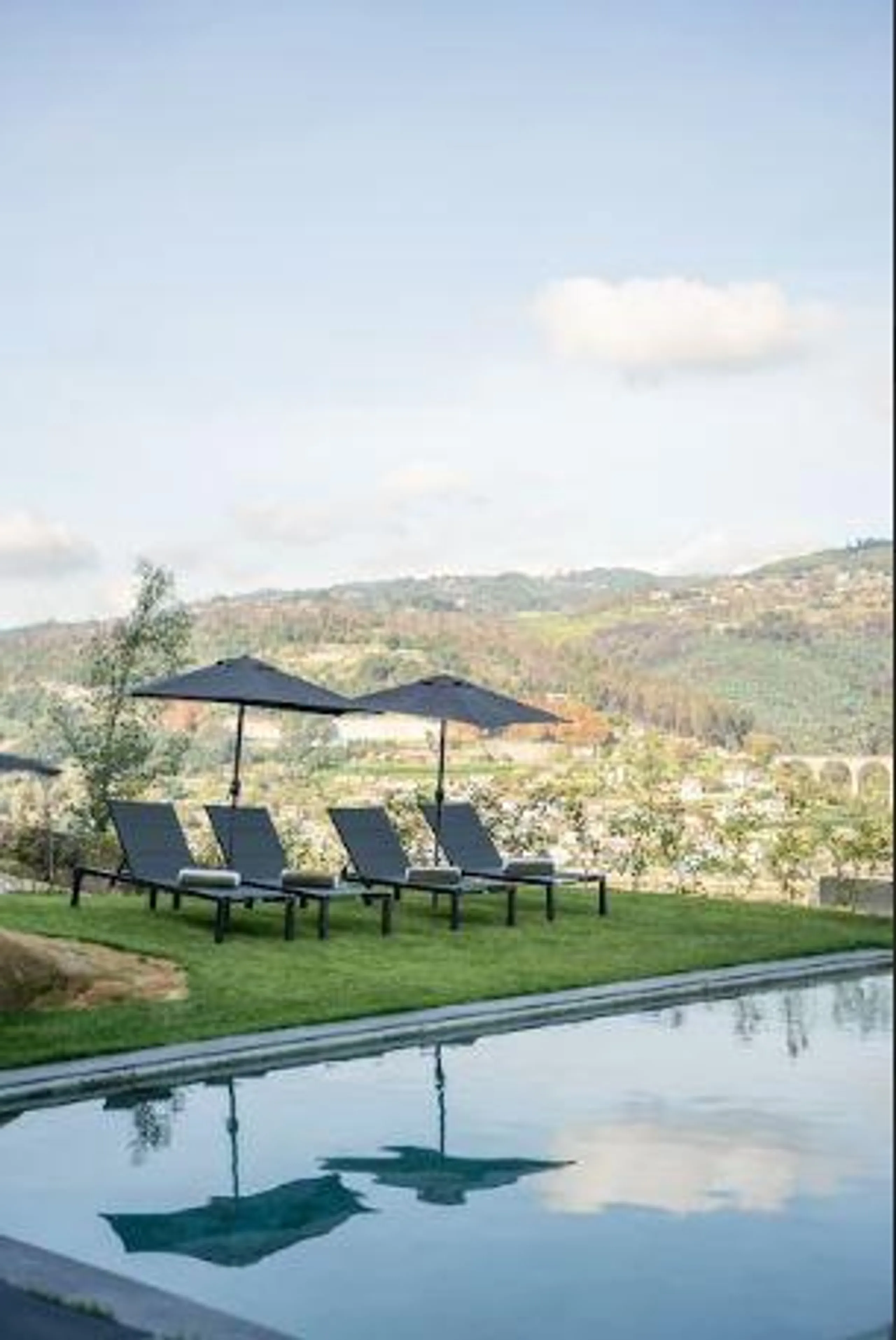 Stunning Luxury Estate with Private Pool and Panoramic River Views — photograph 12