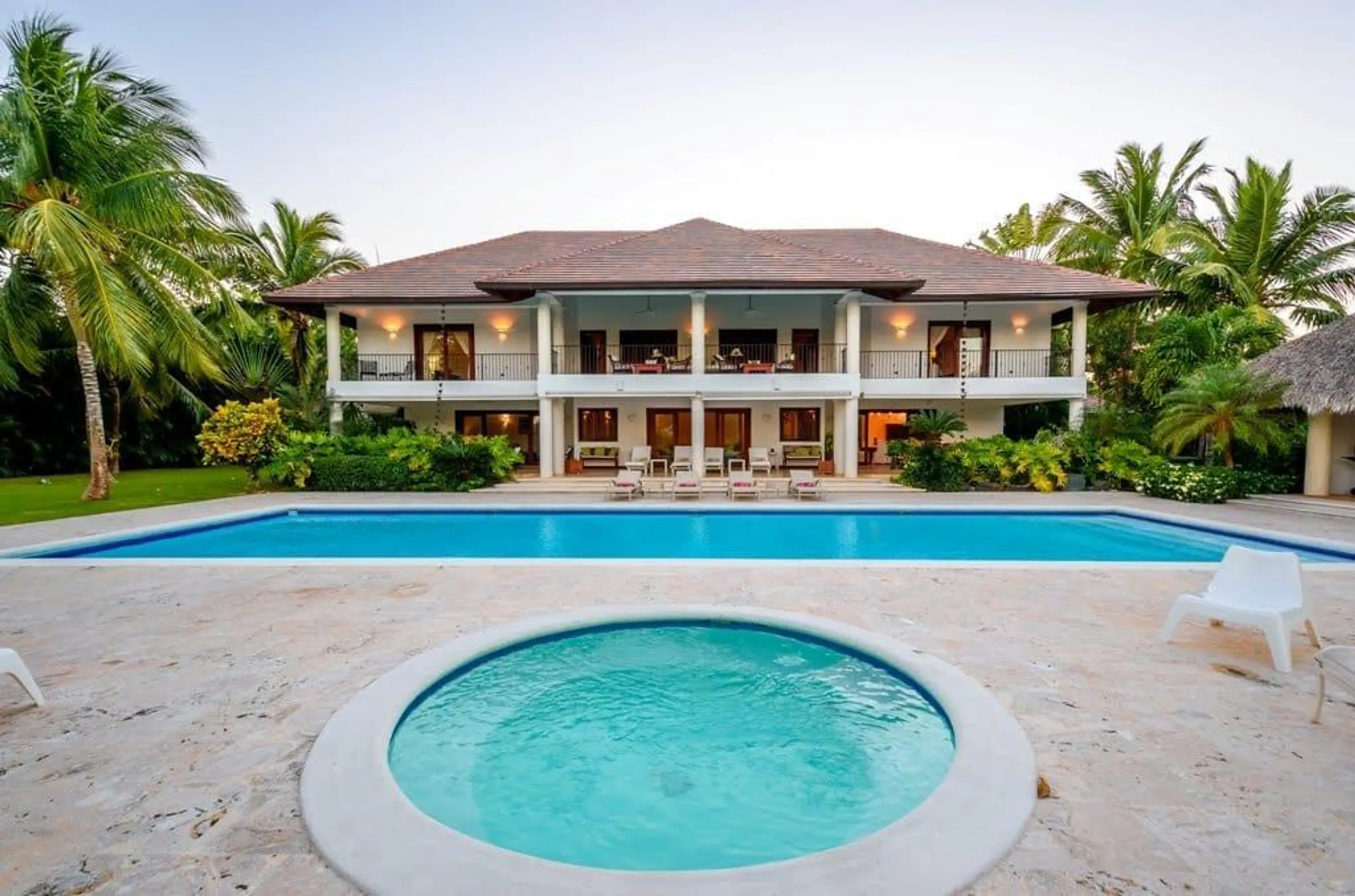 Stately and Lush Estate with Private Pool and Hot Tub, La Romana