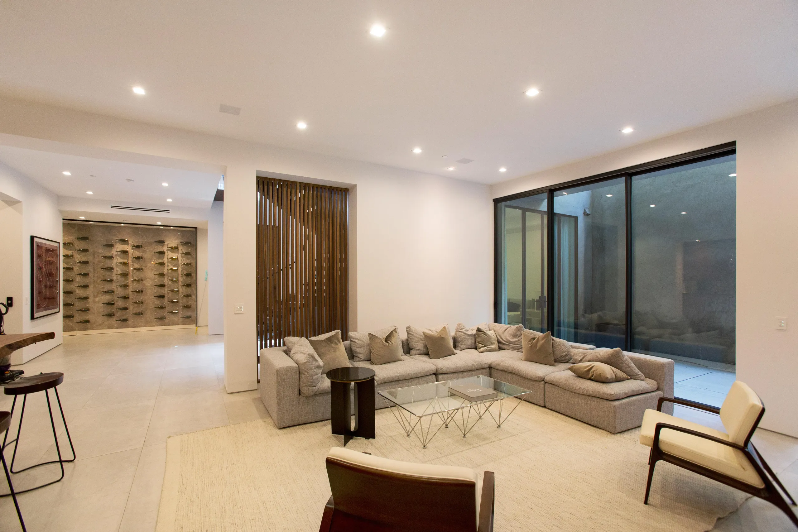 Modern Beverly Hills with Incredible Amenities — photograph 8