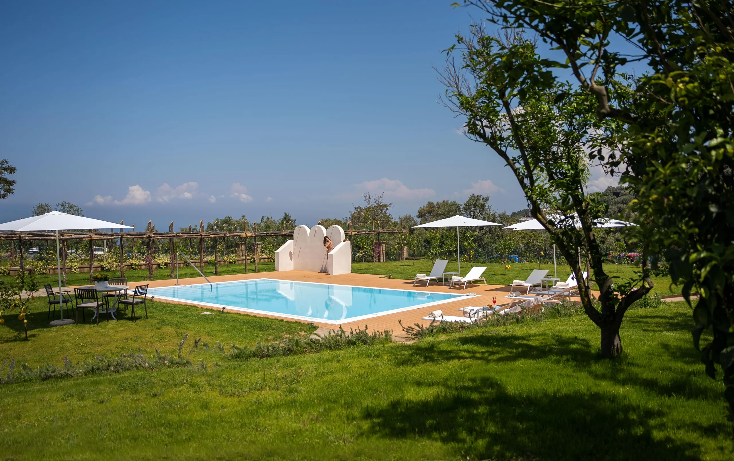Magnificent Villa with Private Pool and  Mediterranean Garden — photograph 2