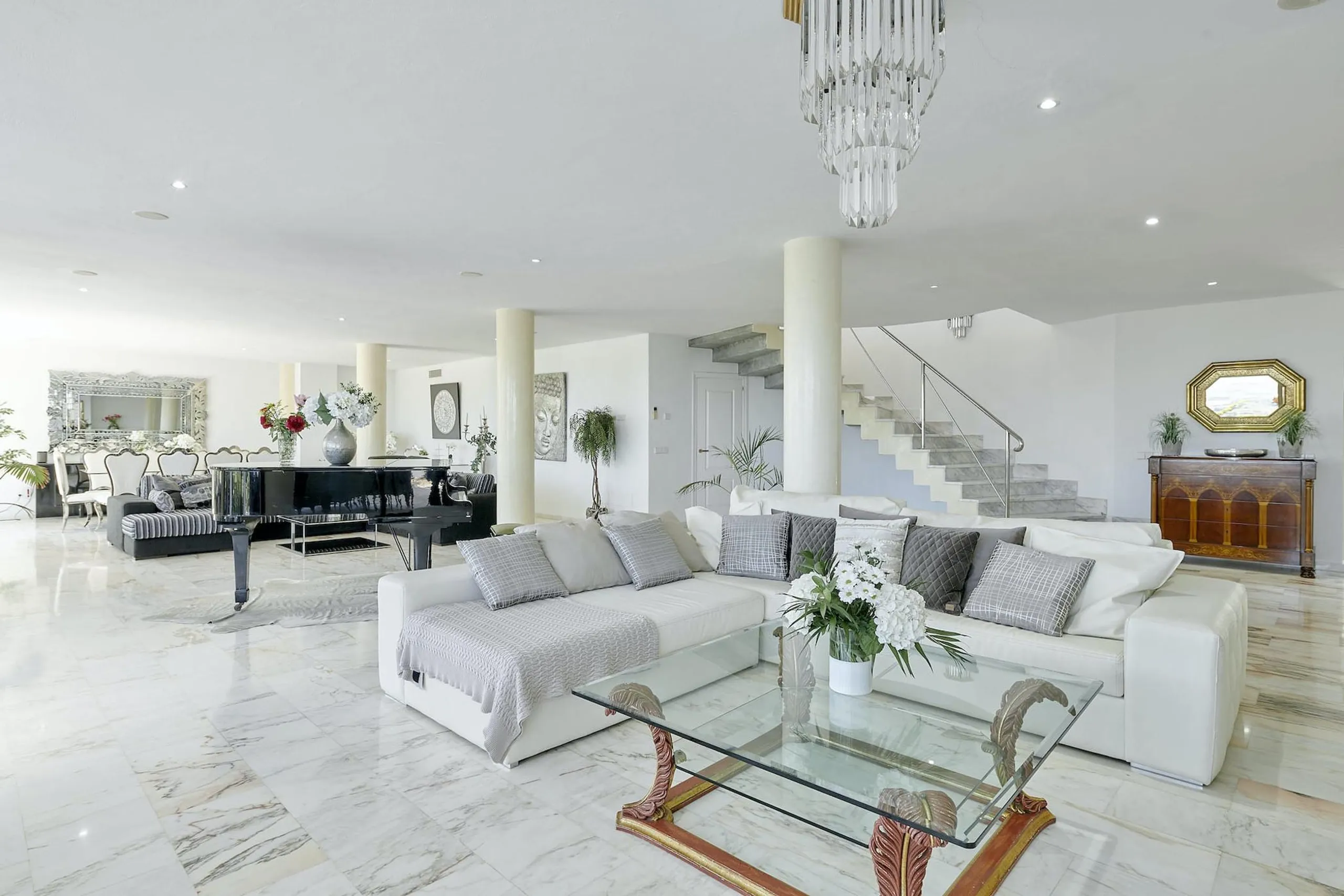 Luxurious Ibiza Ocean Estate with Private Pool and Outdoor Entertainment Area — photograph 11
