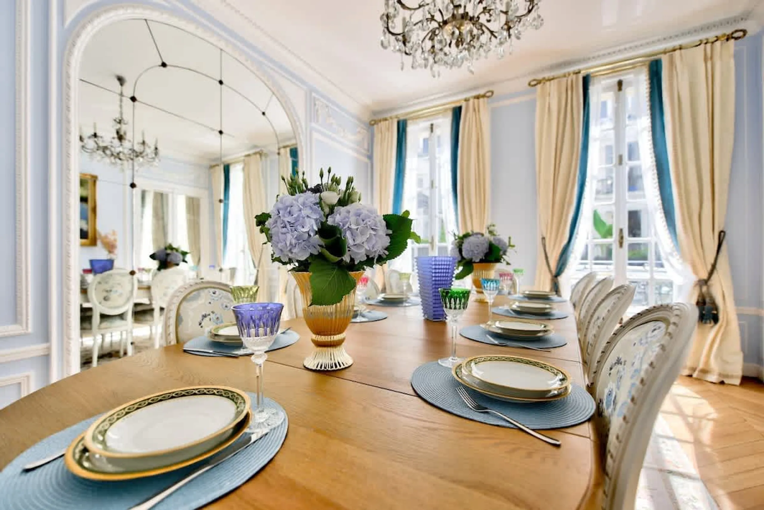 Palatial Parisian Villa with Majestic Interiors and Eiffel Tower nearby — photograph 4