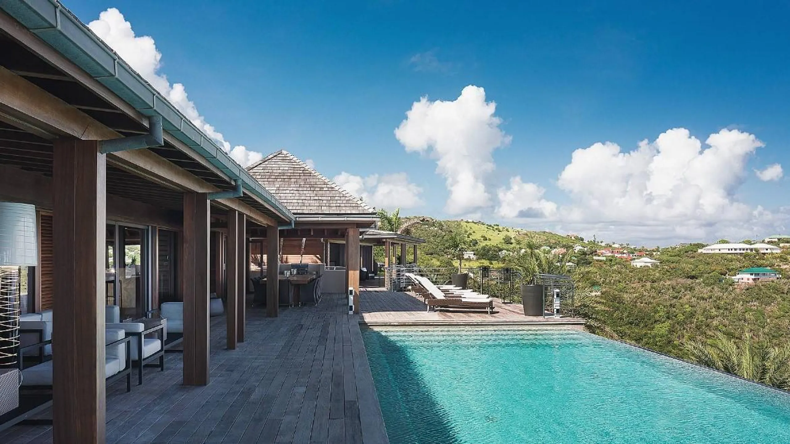 Luxurious Oceanside Estate with Infinity Pool and Ocean Views — photograph 10