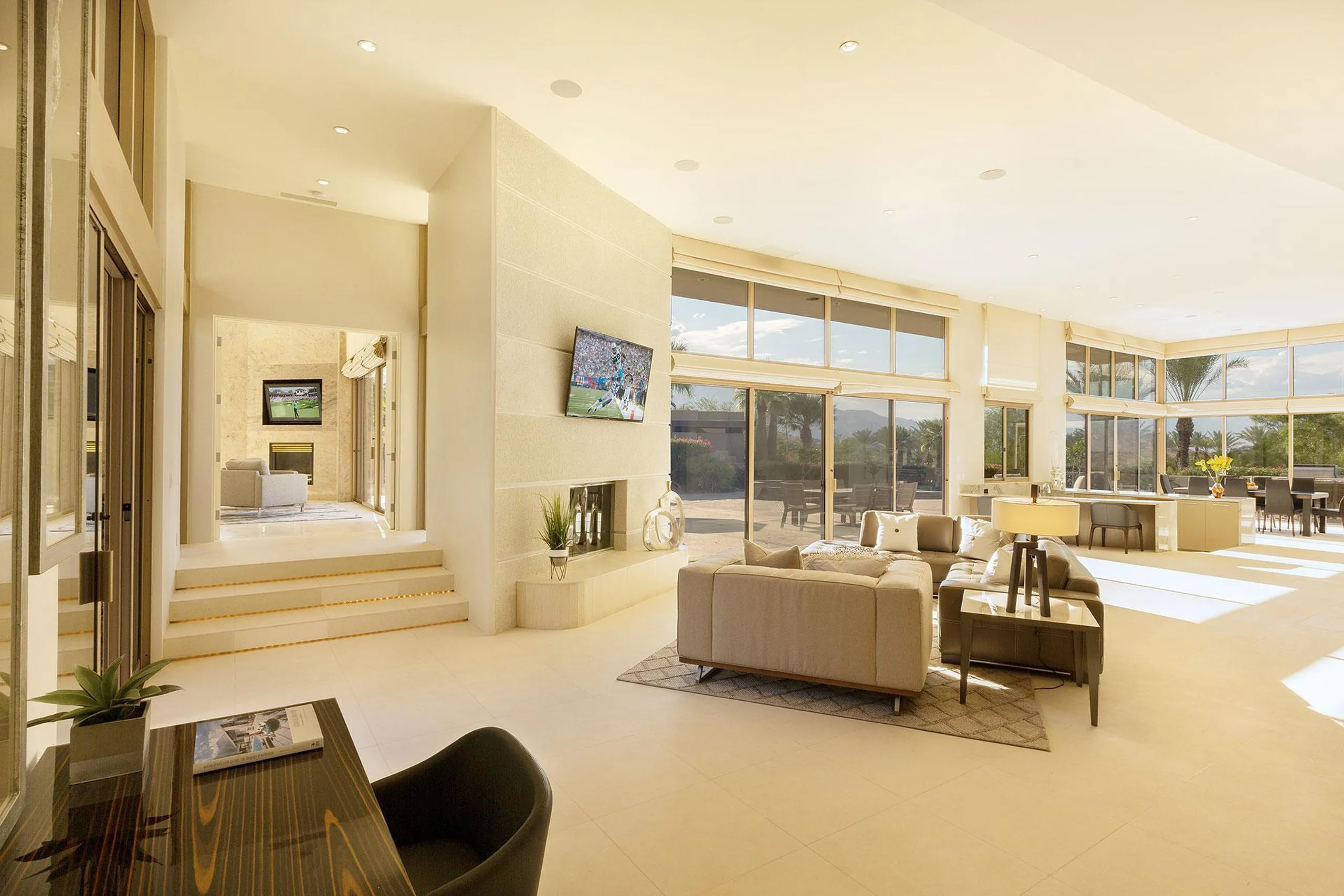 Modern Luxury Villa with Private Pool and Sweeping Views — photograph 7
