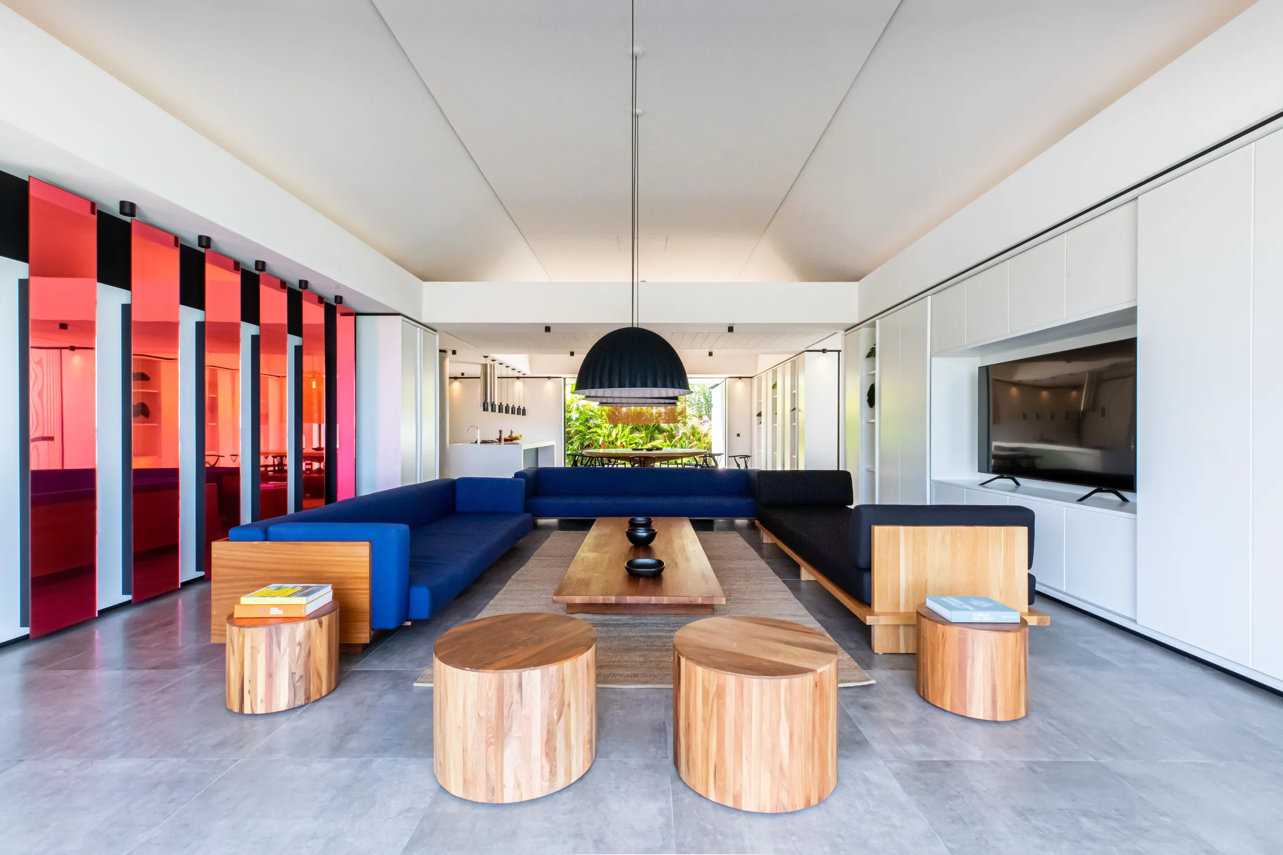Sophisticated Oceanview Estate with Private Pool and Gourmet Kitchen — photograph 9