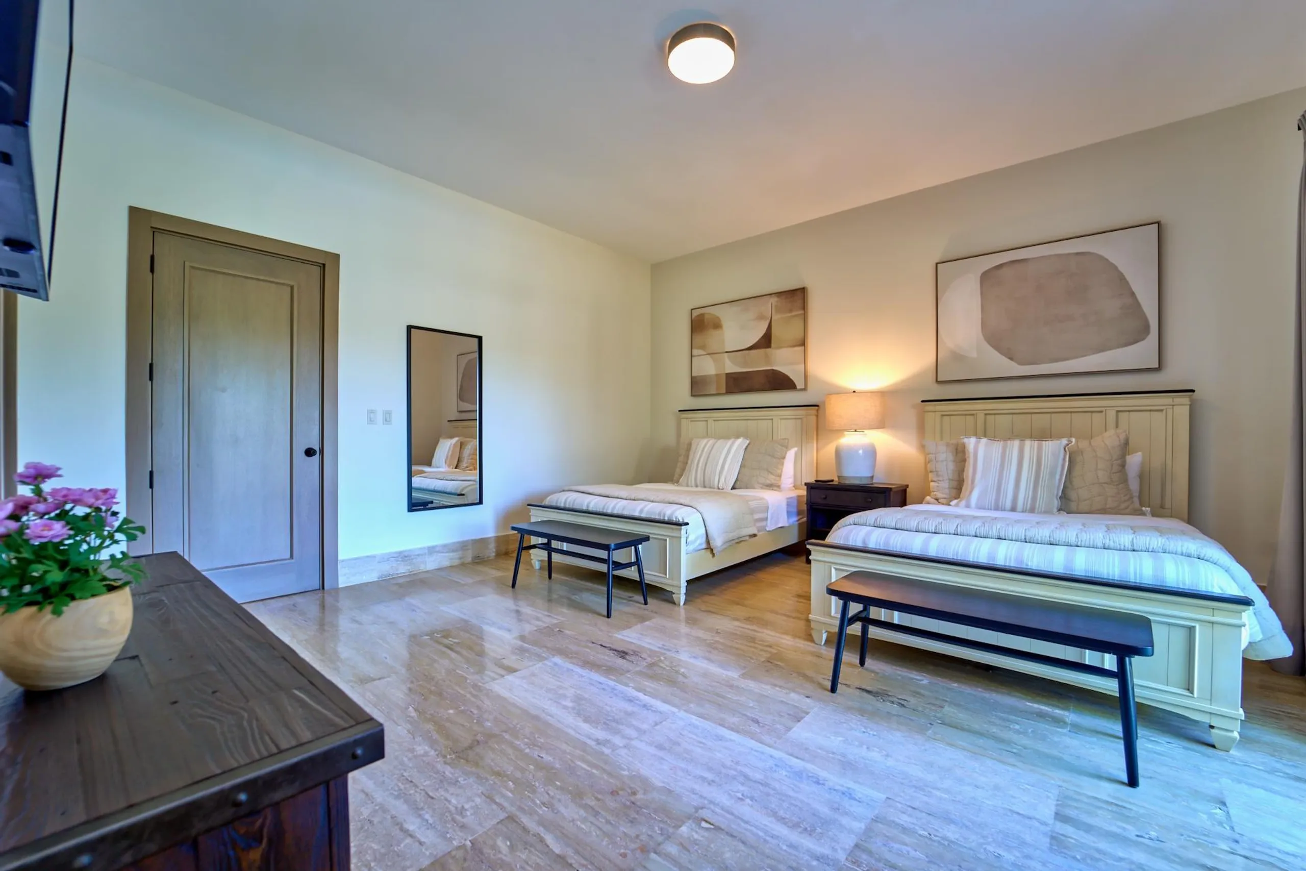 Refreshing Modern Villa with Private Pool and Golf Course Nearby — photograph 10