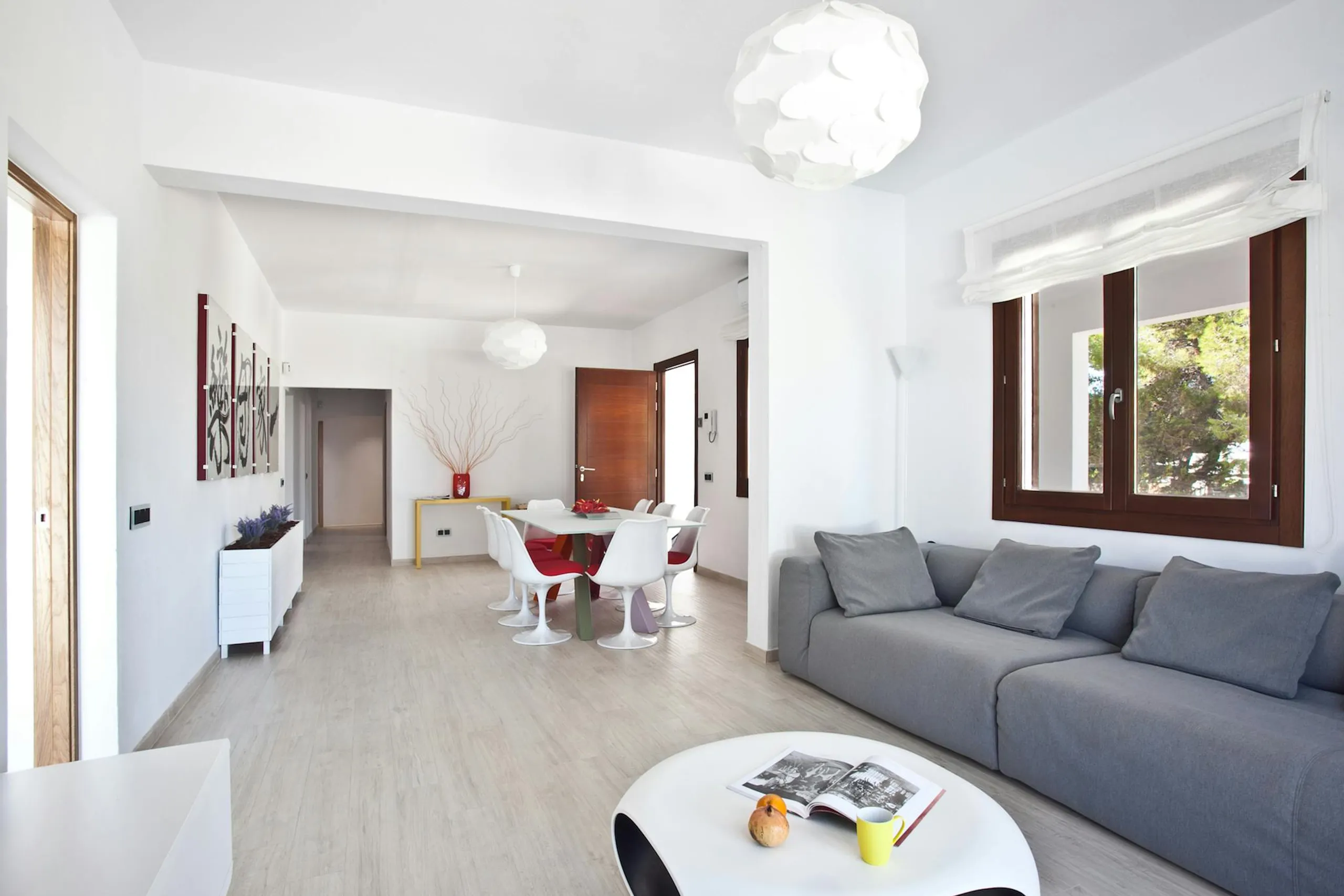 Elegant Ibiza Villa with Private Pool and Walks to Beach — photograph 9