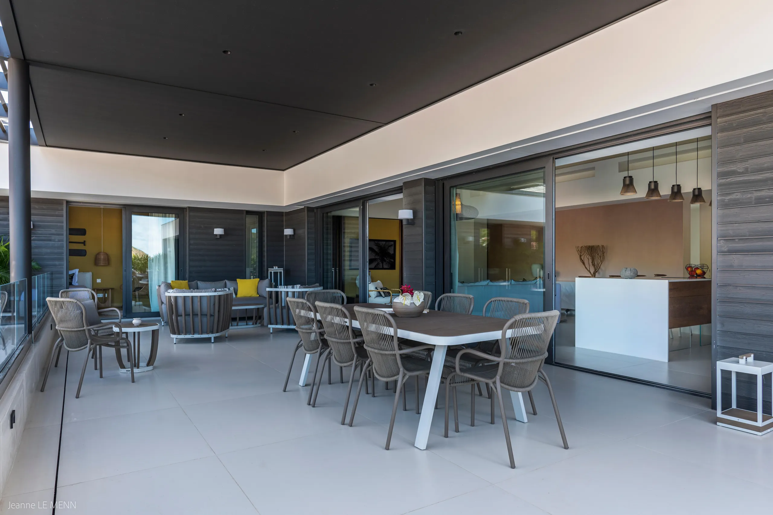 Prestigious Gustavia Retreat with Sun Drenched Terrace and Spectacular Views — photograph 10