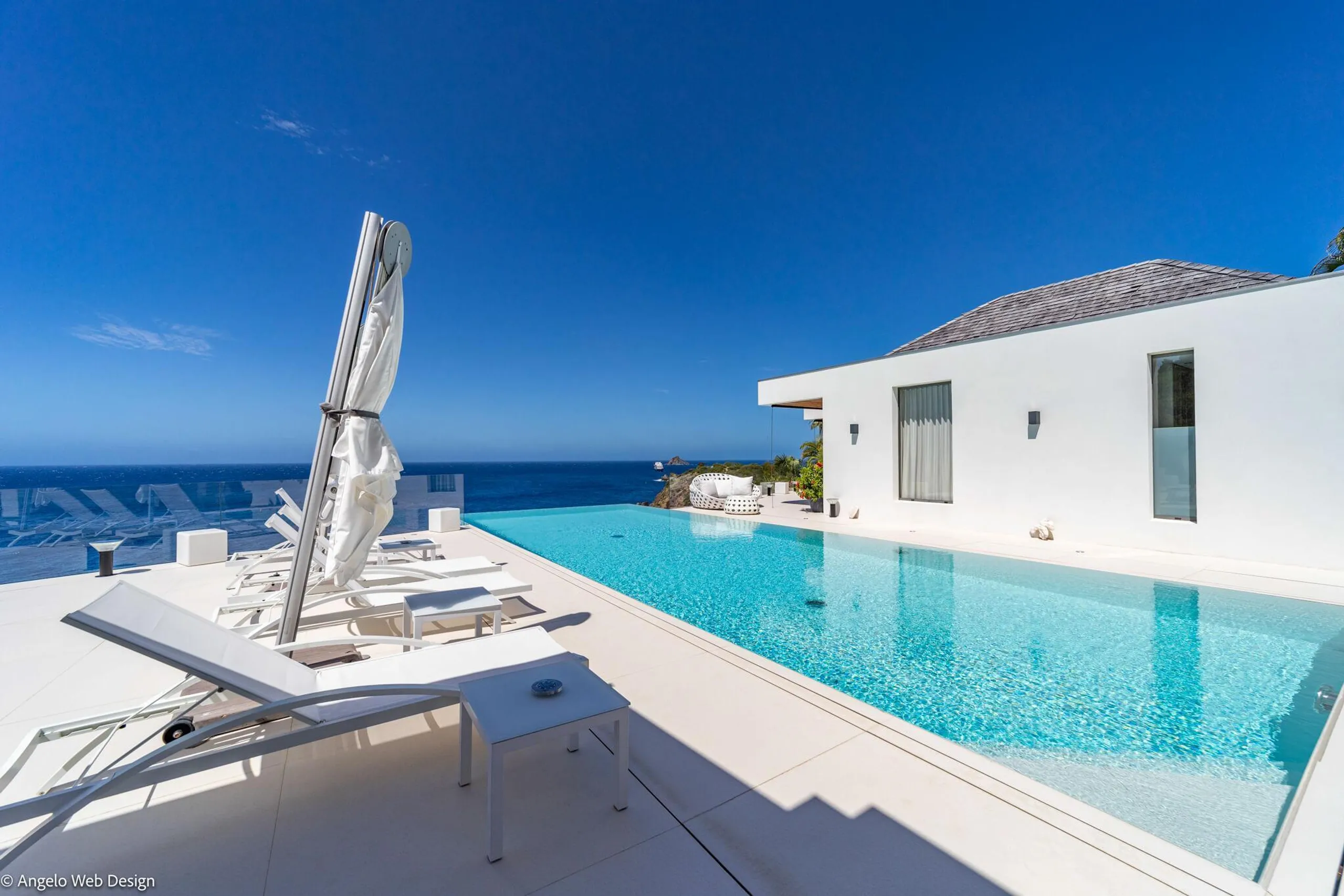 Elegant Seaview Villa with Infinity Pool, Views and Private Zen Garden — photograph 2