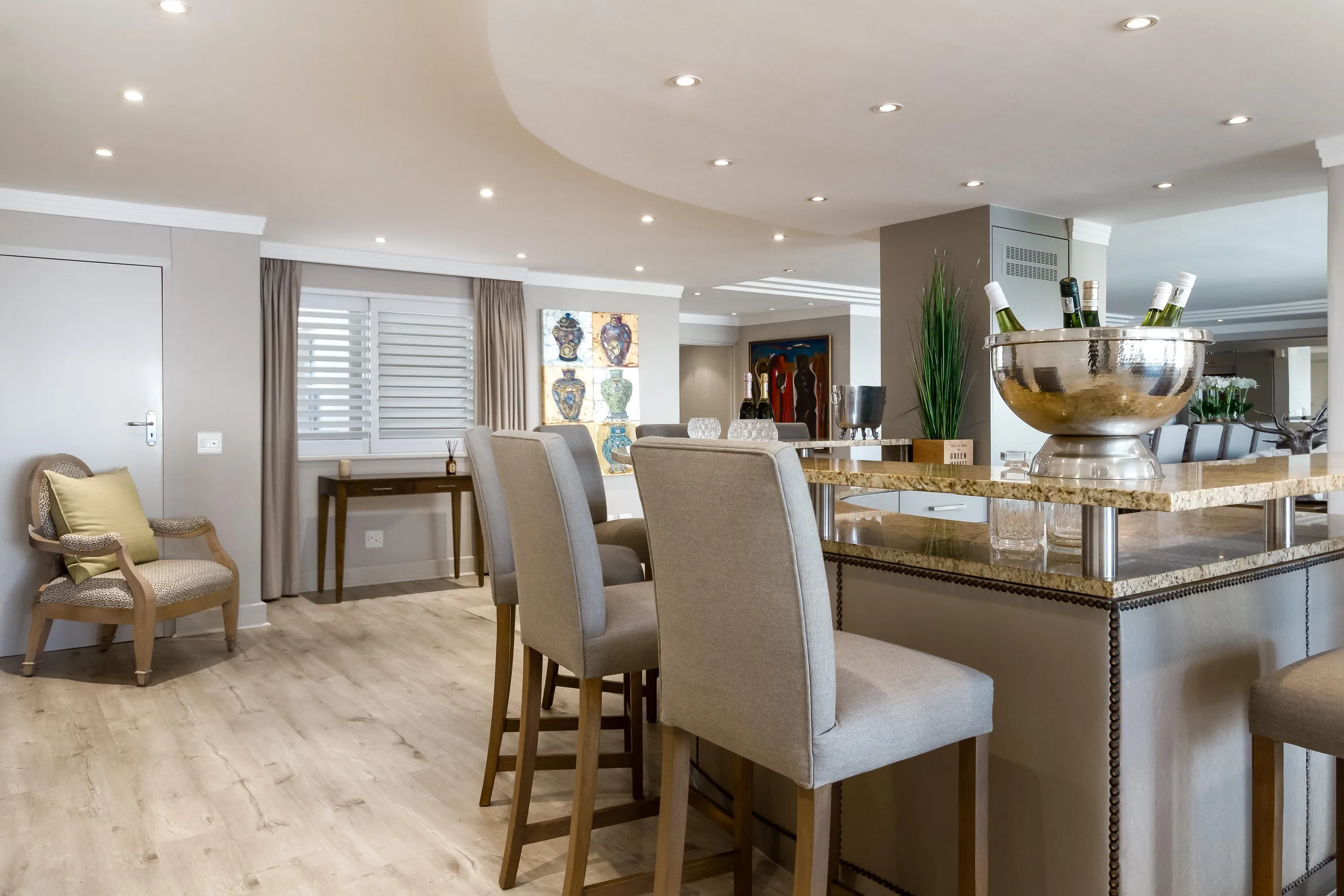 Enchanting Penthouse Retreat with Stunning Ocean Views — photograph 9