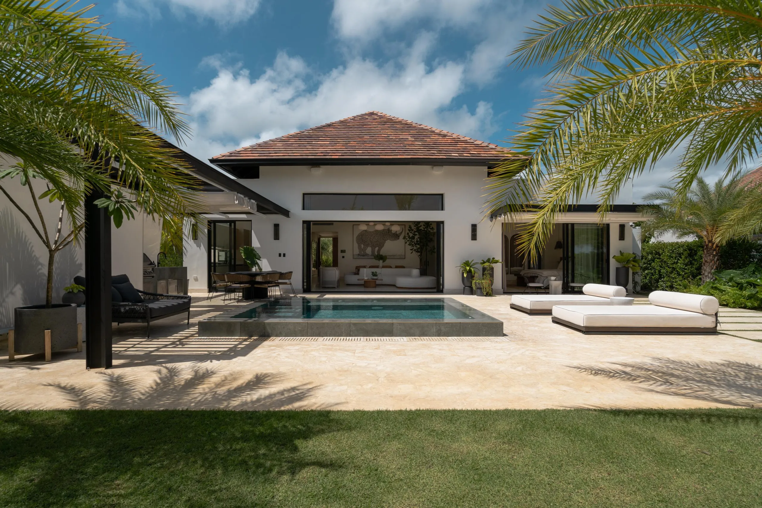 Plush 3-Bedroom with Heated Infinity Pool and Private Jacuzzi — photograph 12
