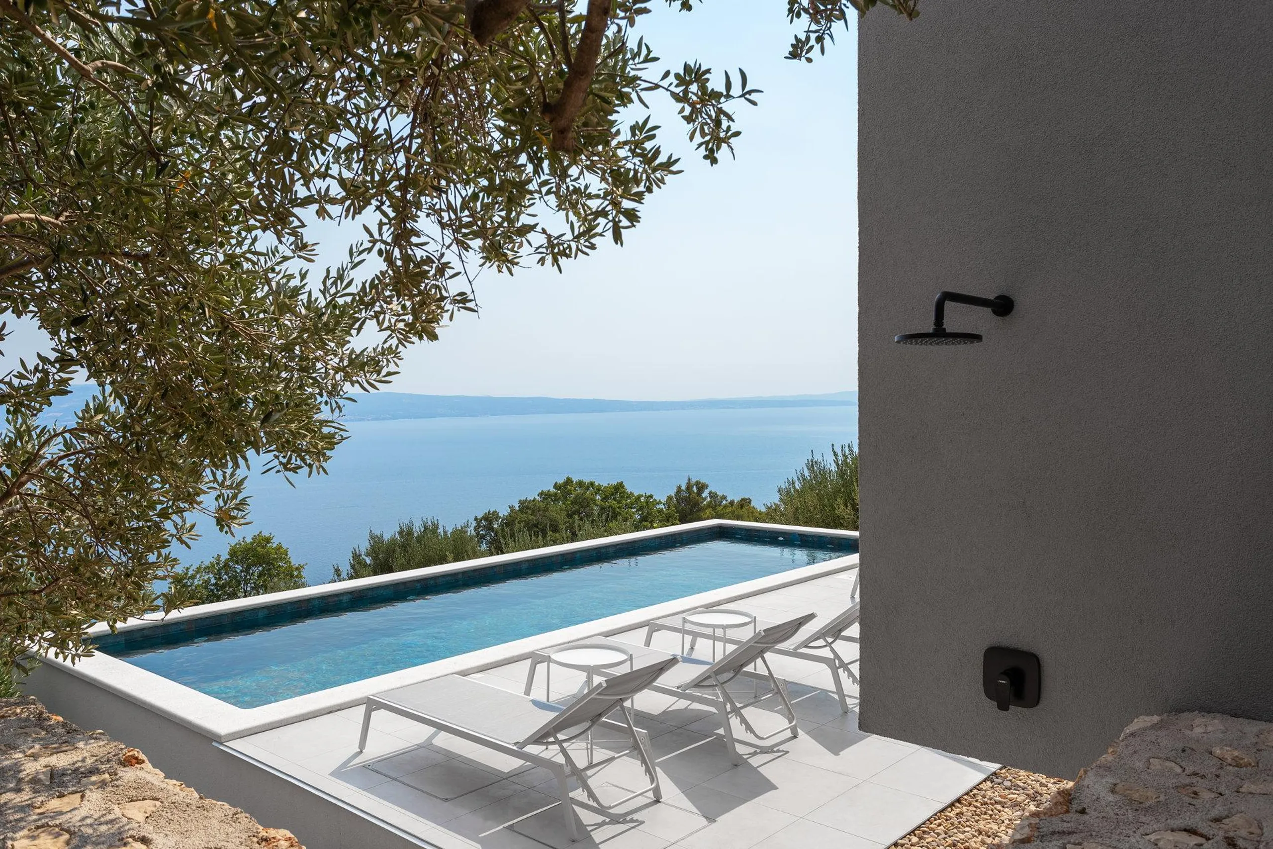 Princely 4-Star Villa with Private Pool and Mountain Views near Split — photograph 12