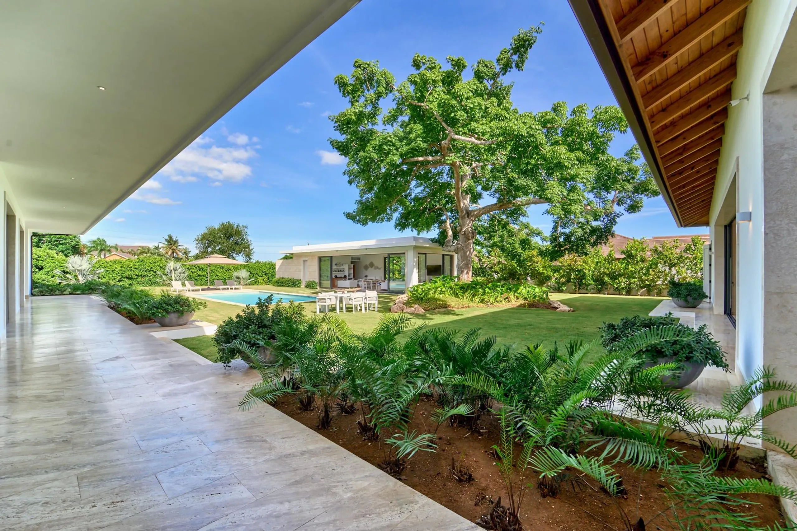 Deluxe Newly Built Paradise with Private Pool and Modern Amenities — photograph 12