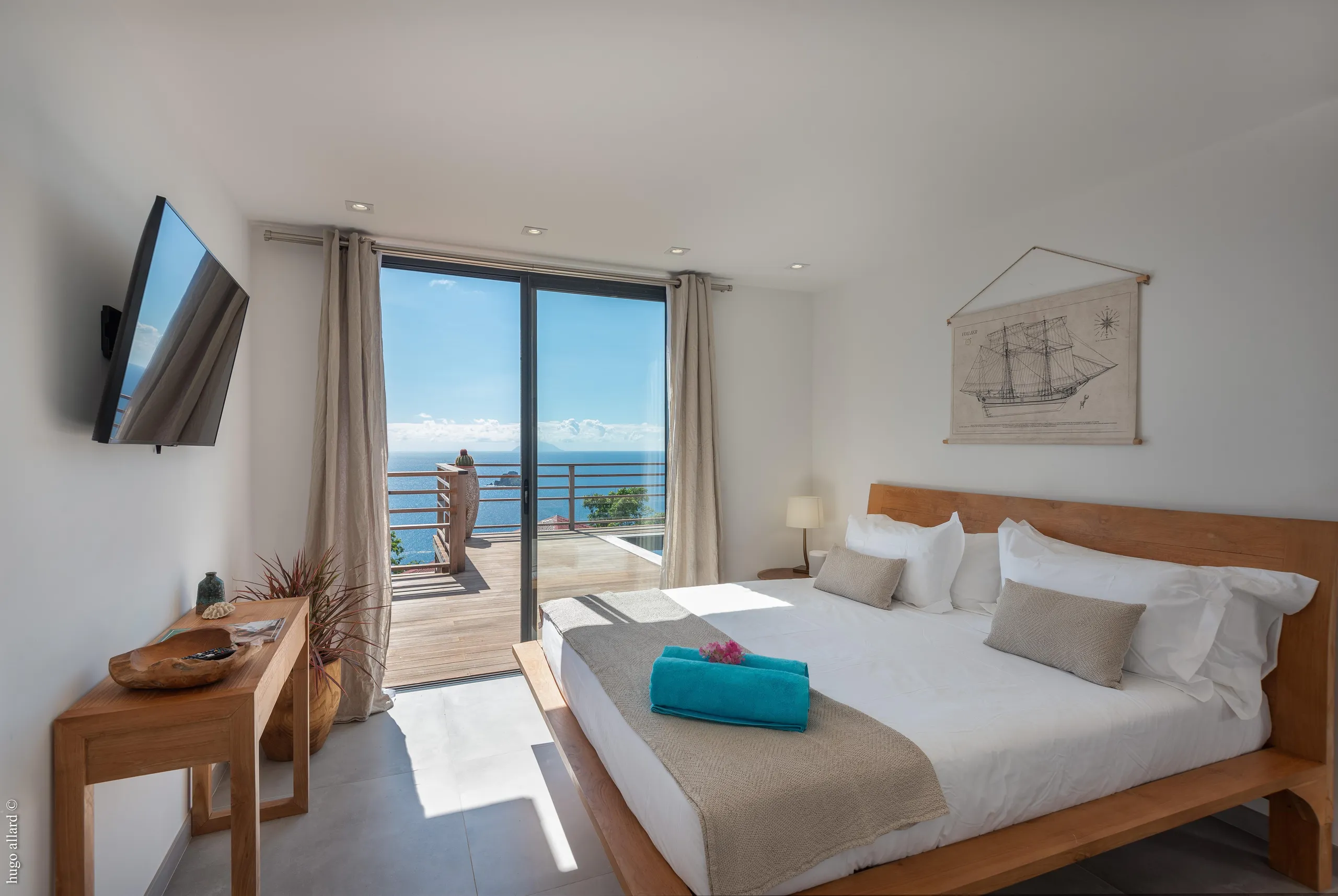 Exquisite Oceanside Villa with Private Pool and Sweeping Sea Views — photograph 10