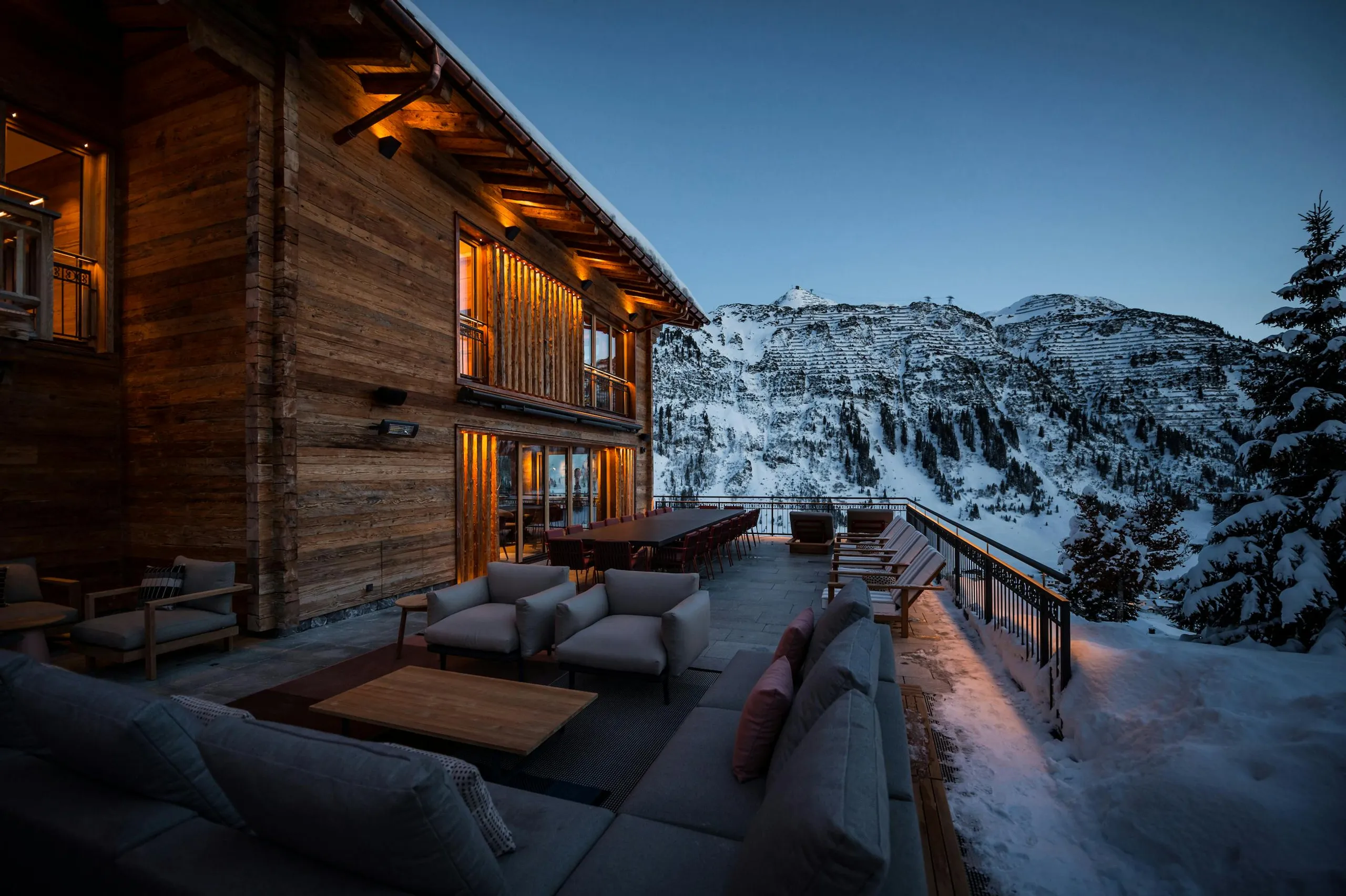 Ultra Luxe Chalet Altius with Commanding View and Luxury Amenities — photograph 6