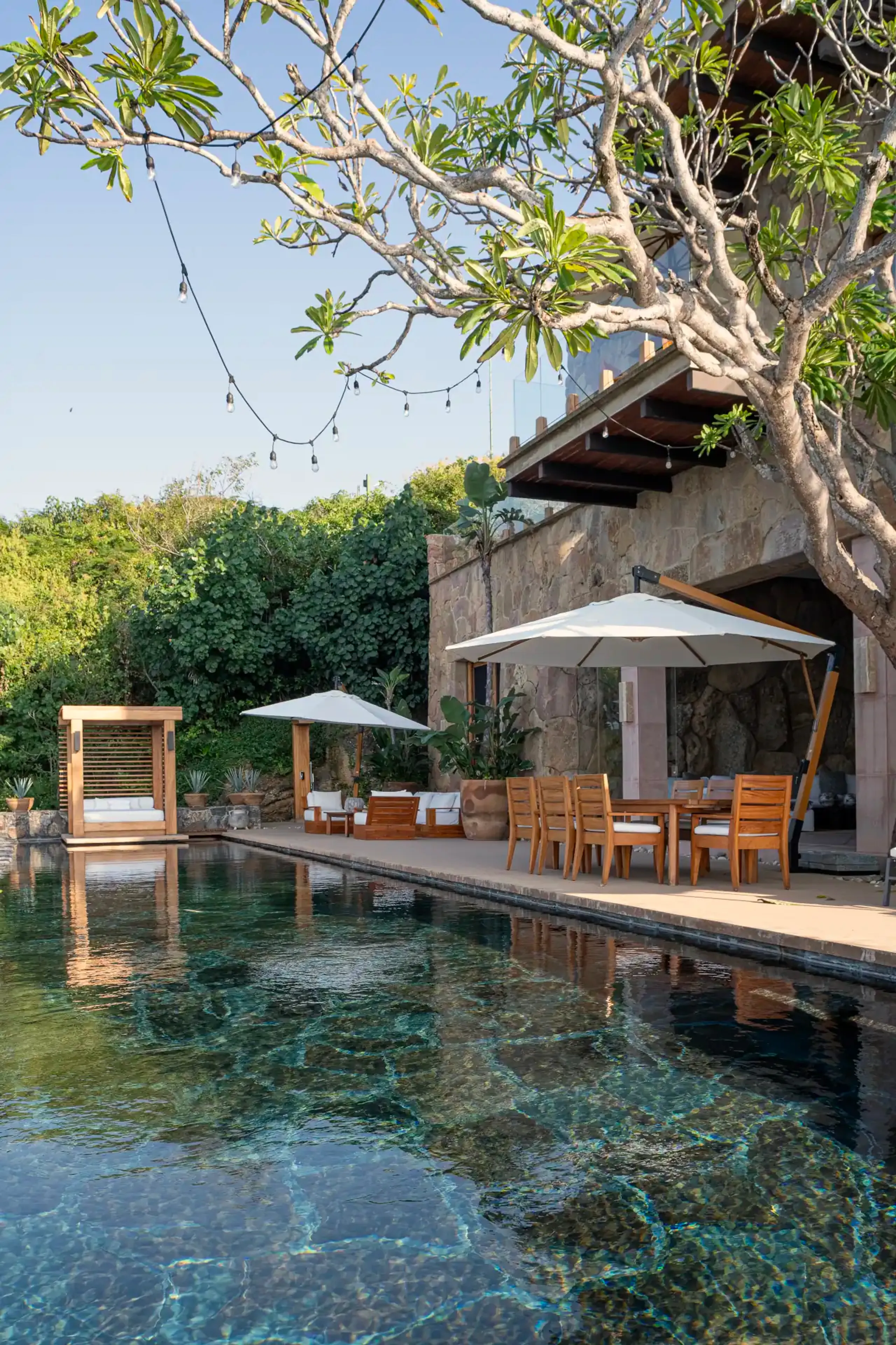Refreshing Cultural-Inspired Punta Mita Villa with Infinity Pool & Beach Access — photograph 4