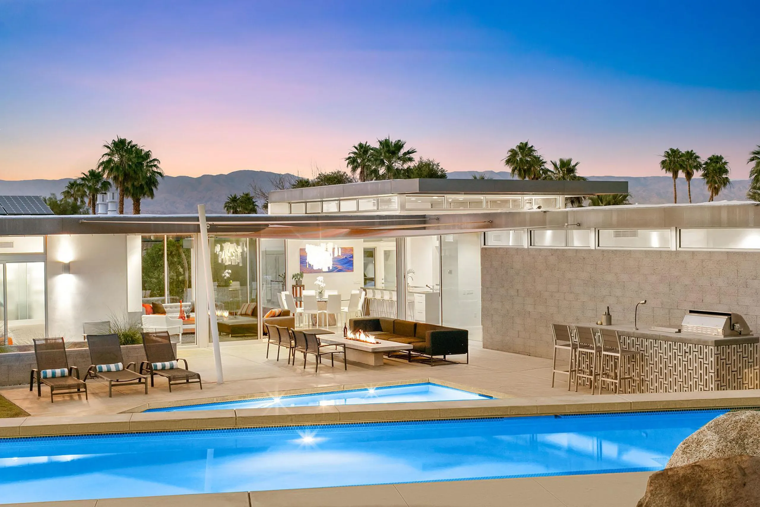 Palatial Palm Springs Paradise with Lap Pool, Firepit, Putting Green — photograph 6