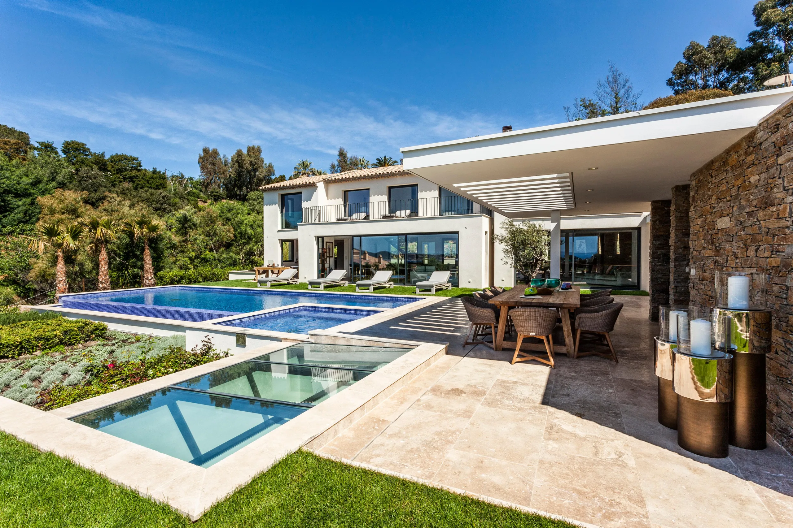 La Croix's Grandiose Villa with Pool and Stunning Ocean Views — photograph 4