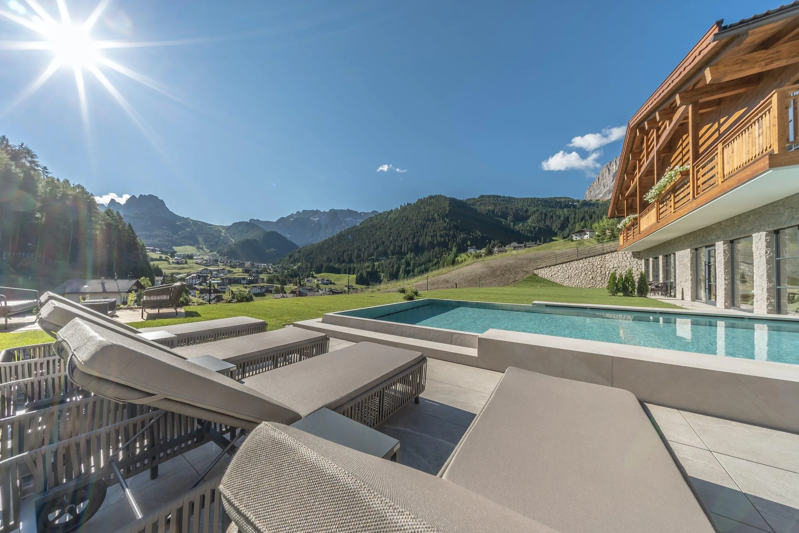 Majestic Chalet in Alps with Private Pool and Dolomite Views — photograph 3