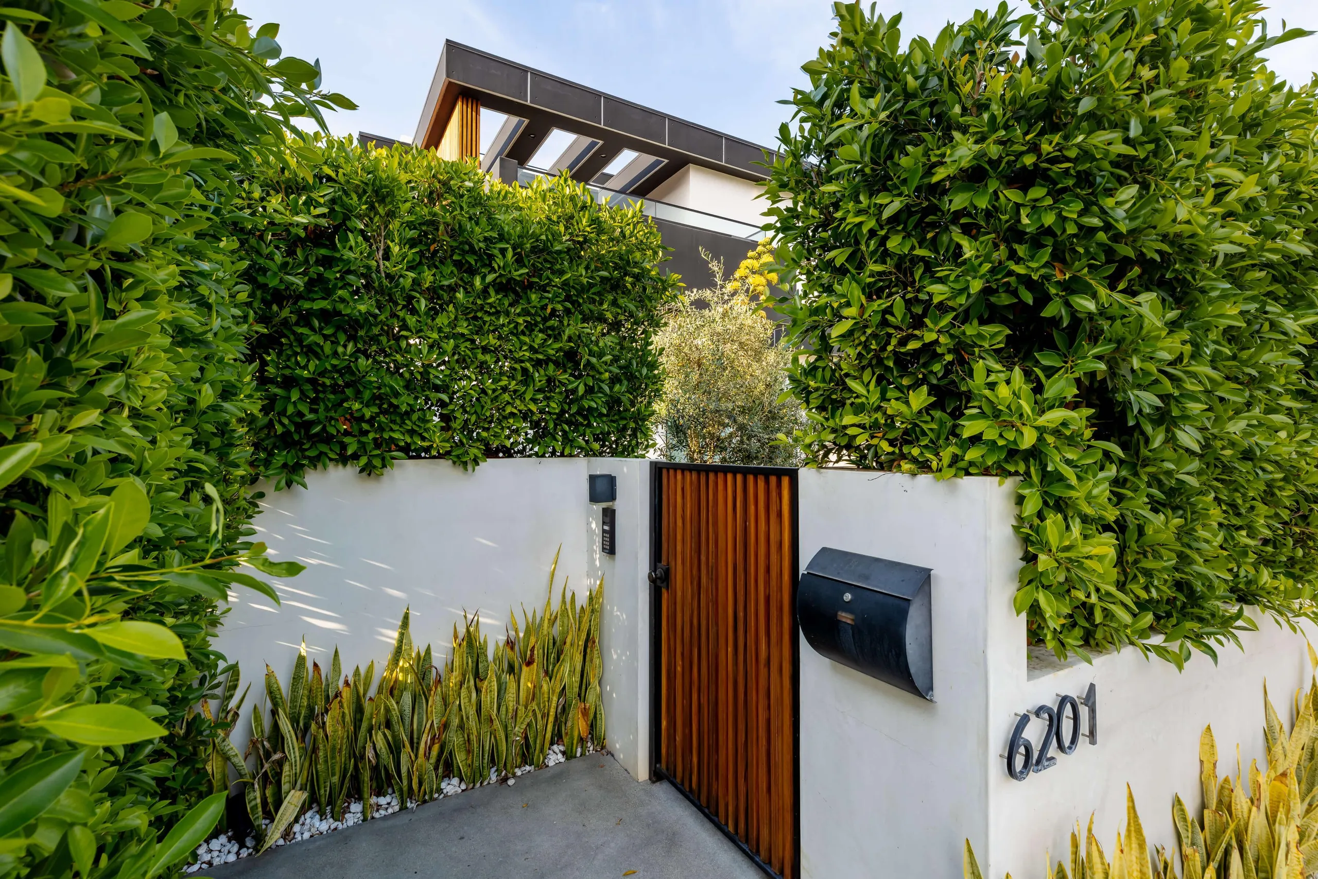Los Angeles Grand Luxury Refined Style Villa with Home theater — photograph 10