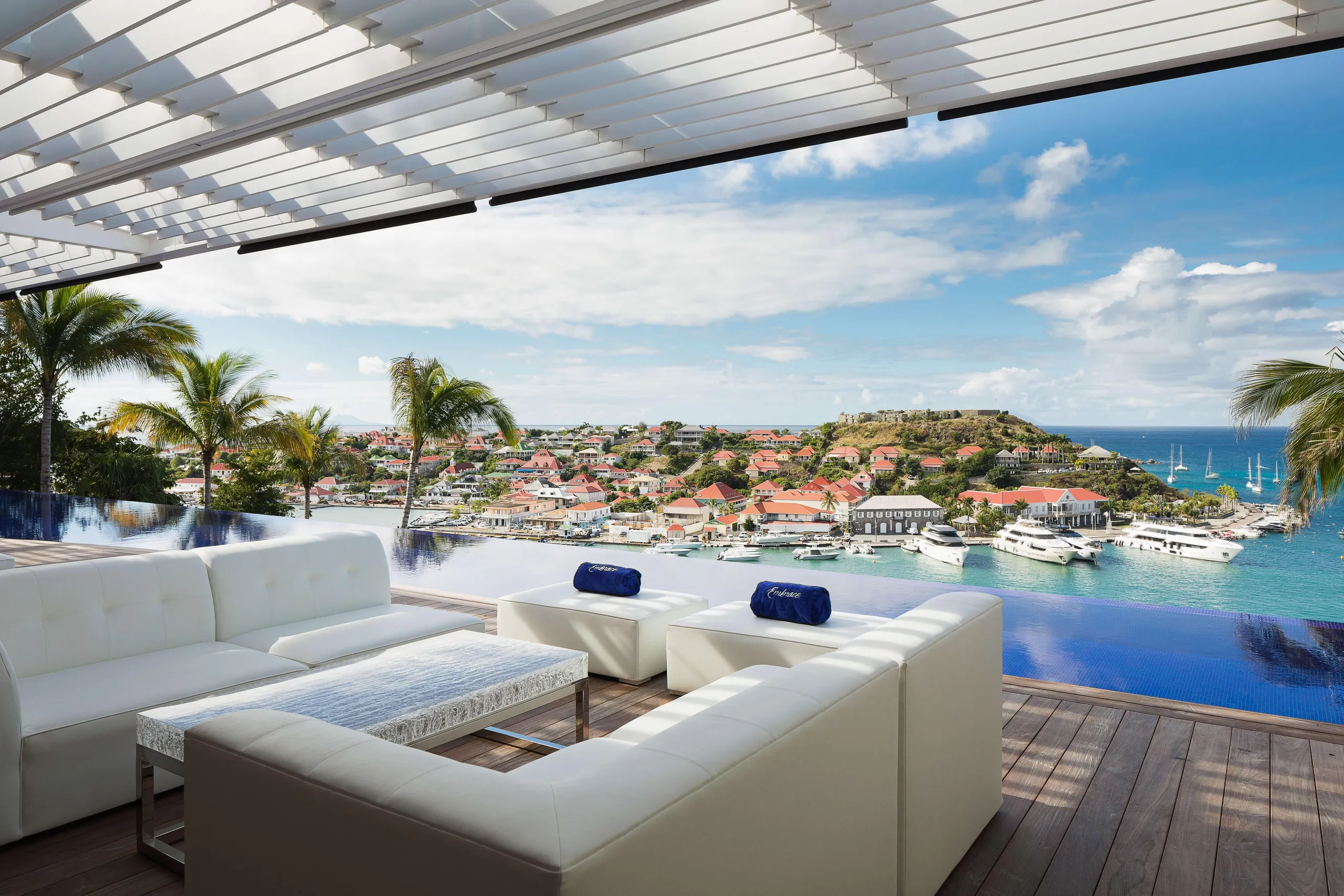 Majestic Ultra Villa with Infinity Pools and Ocean Views — photograph 11