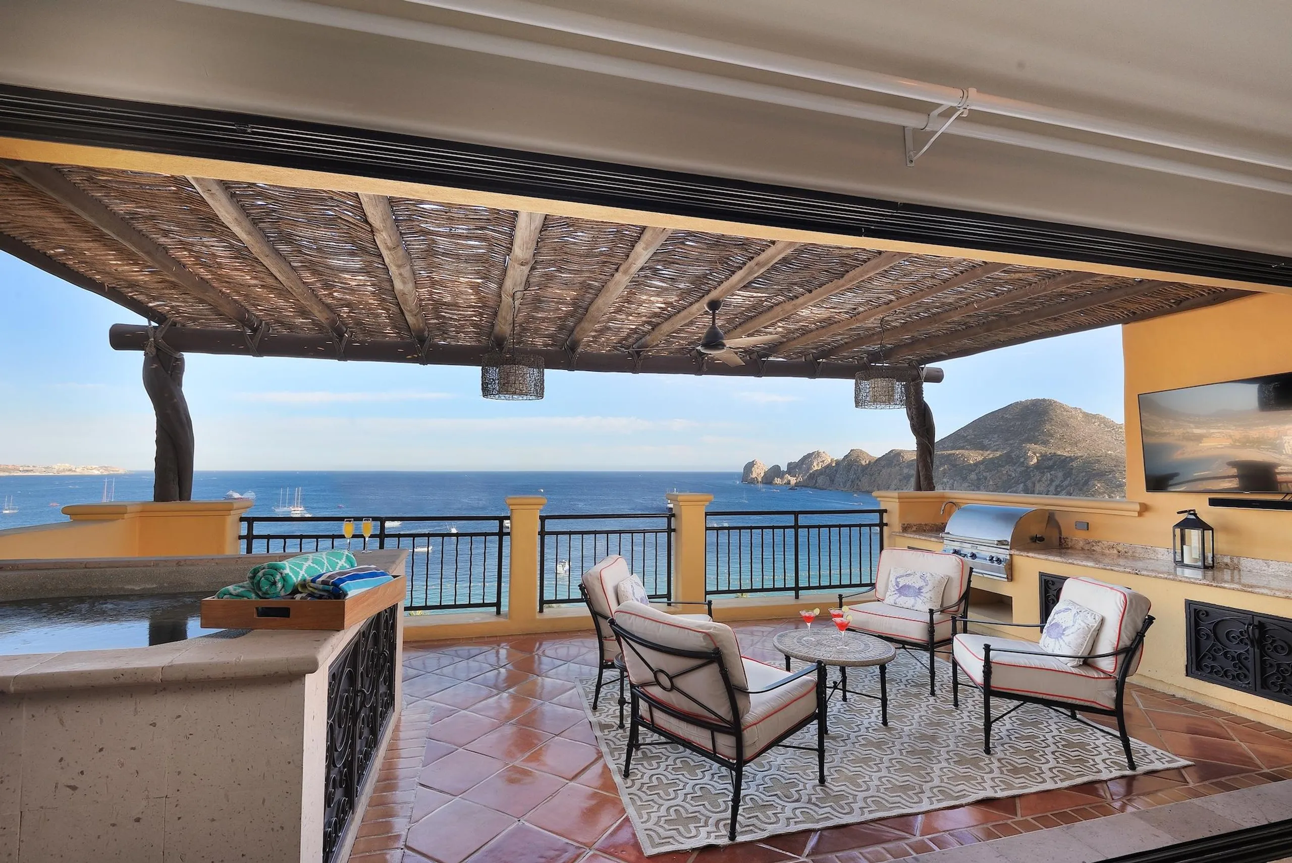 Magnificent Luxury Cabo Penthouse with Unforgettable Ocean Views — photograph 7