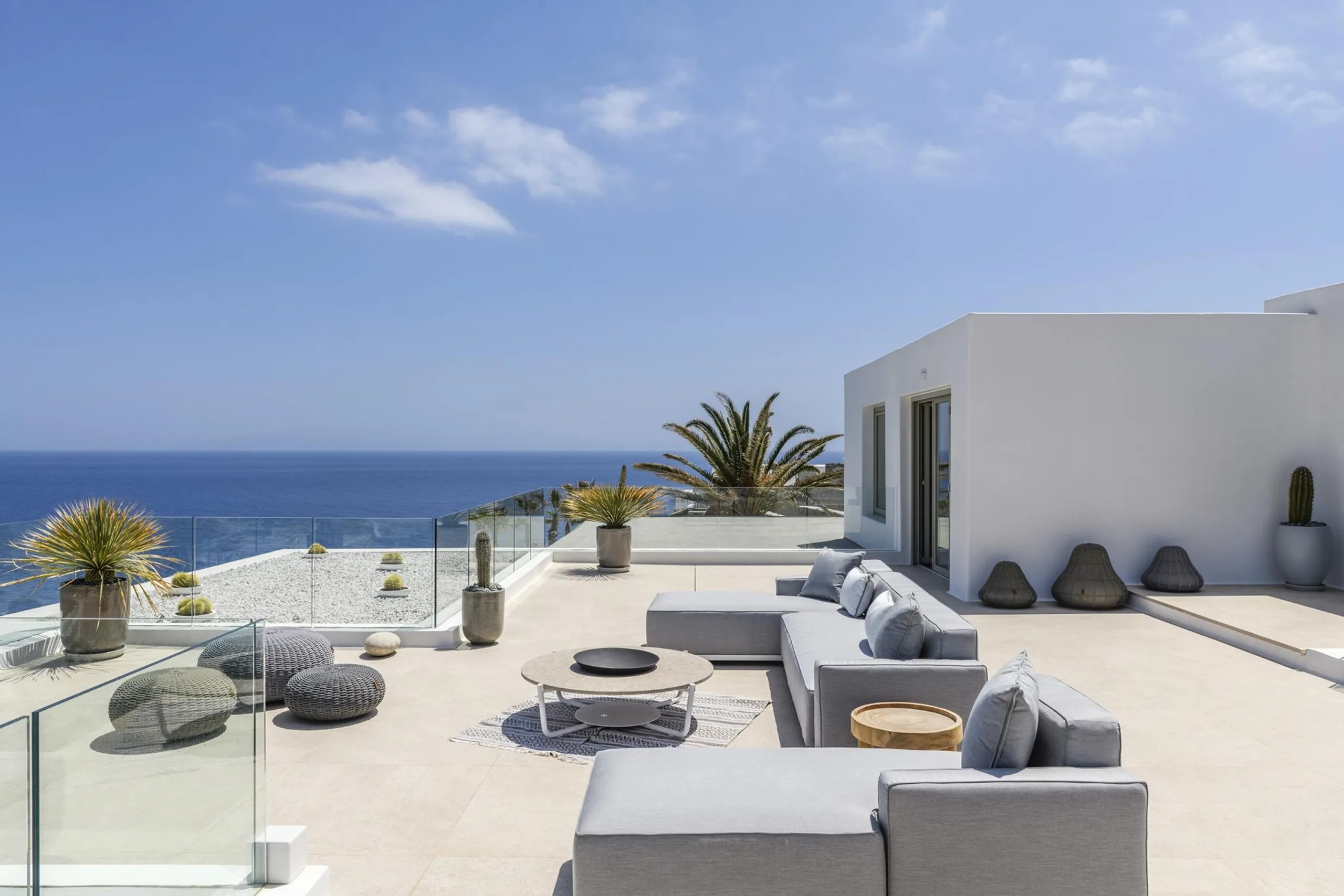 Majestic Mykonos Villa with Beautiful Pool and Sun Deck — photograph 4