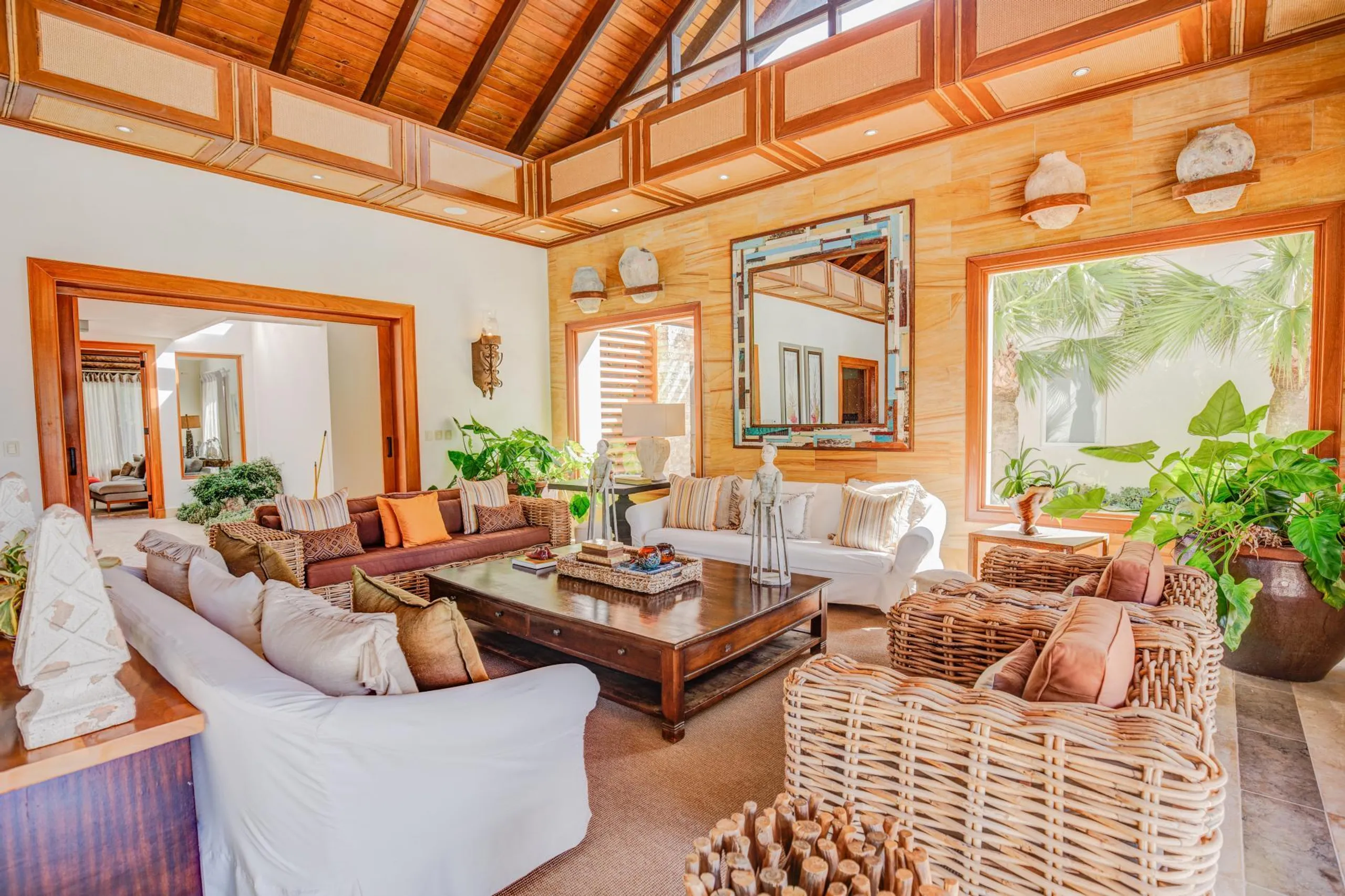Alluring Four Bedroom Tropical Designed Villa with Private Pool and Greenery — photograph 4